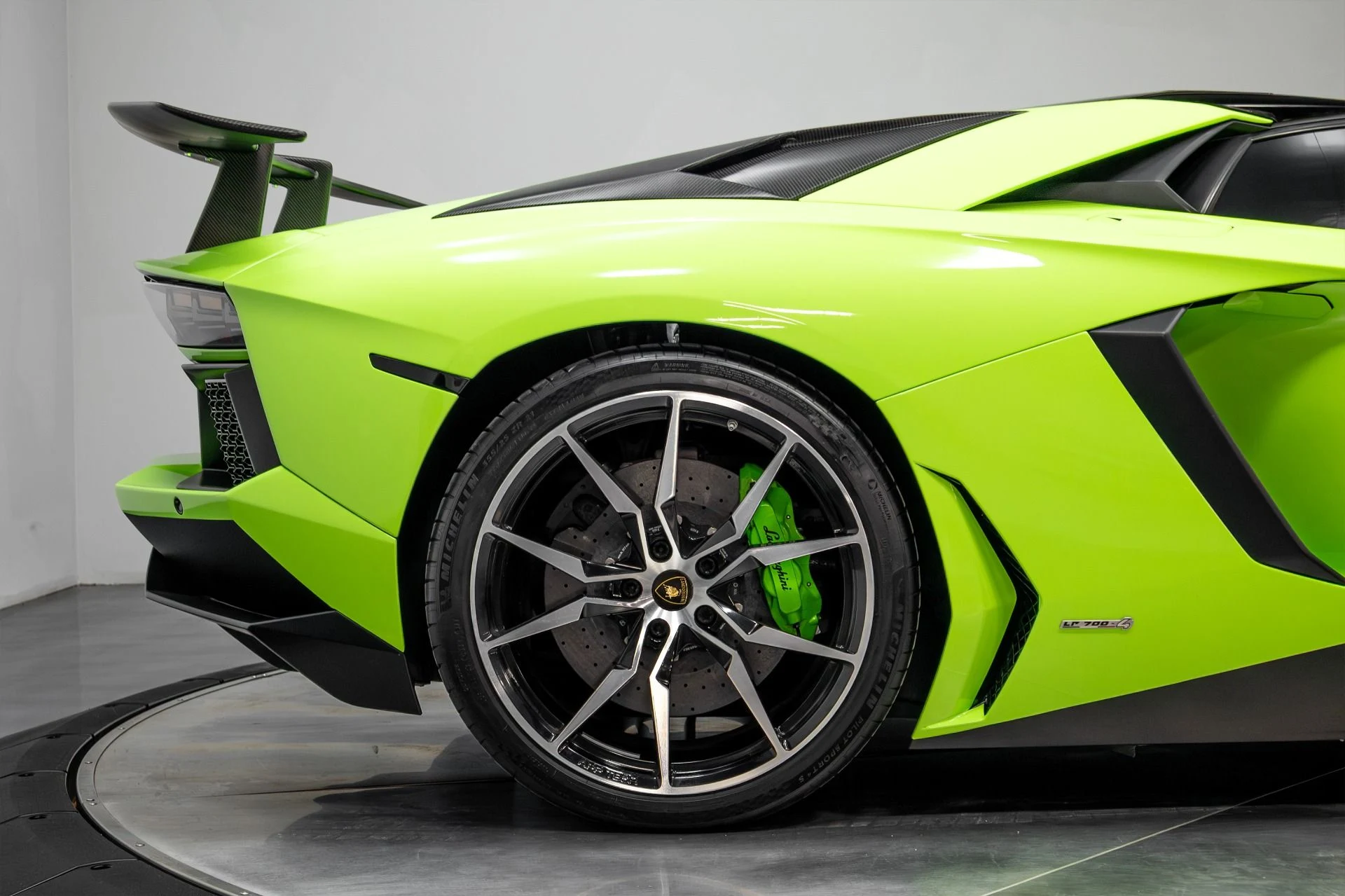 mph015_3974465881_Used_2015_Lamborghini_Aventador_1764724160_97a32aa1dc