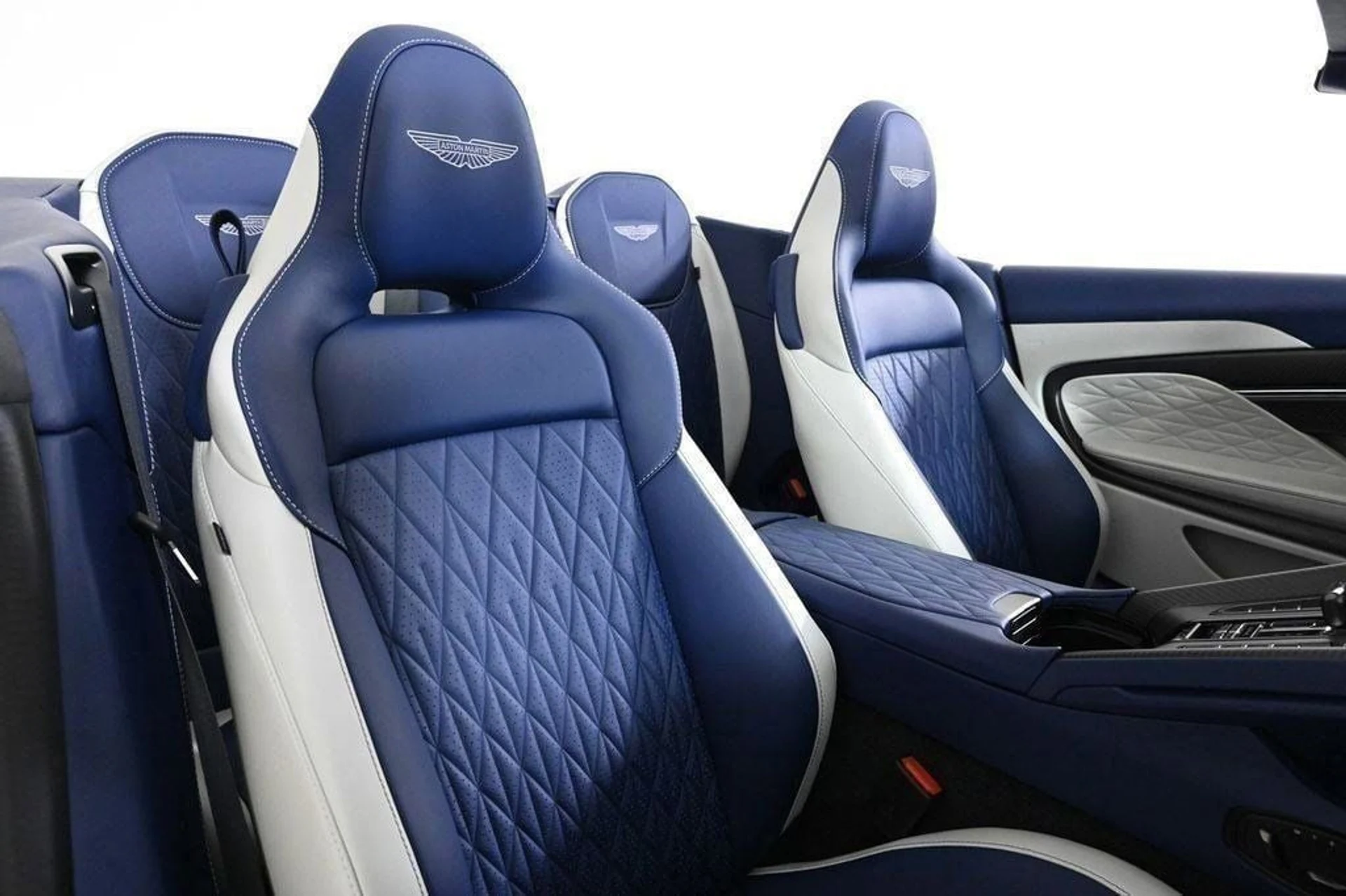 mph015_3975106386_new_2025_aston_martin_db12_volante_11350_22854664_15_1024_babfe32a65