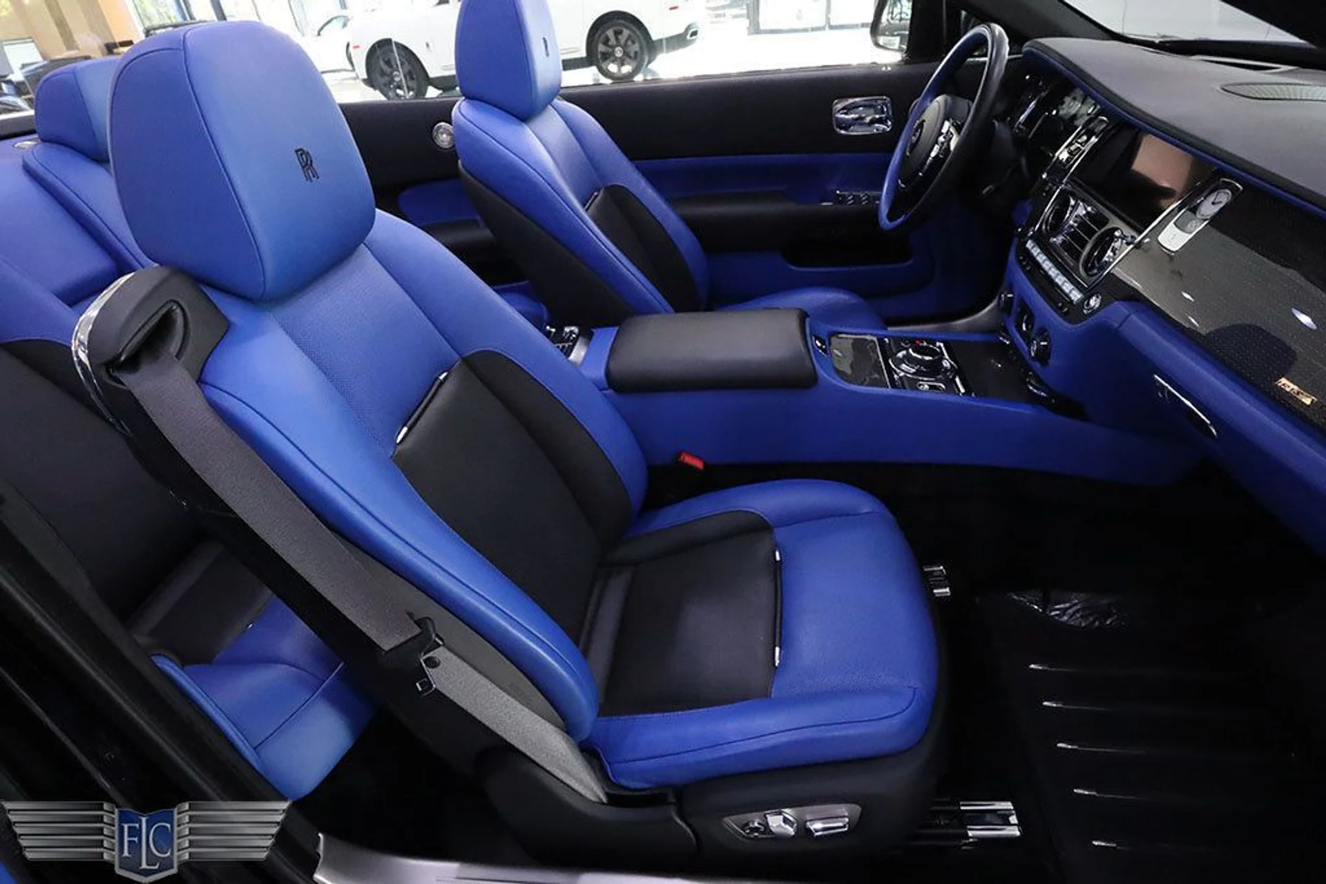 mph015_3992526203_used_2018_rolls_royce_dawn_blackbadgeconvertible_6305_22965393_16_1024_e48b732325