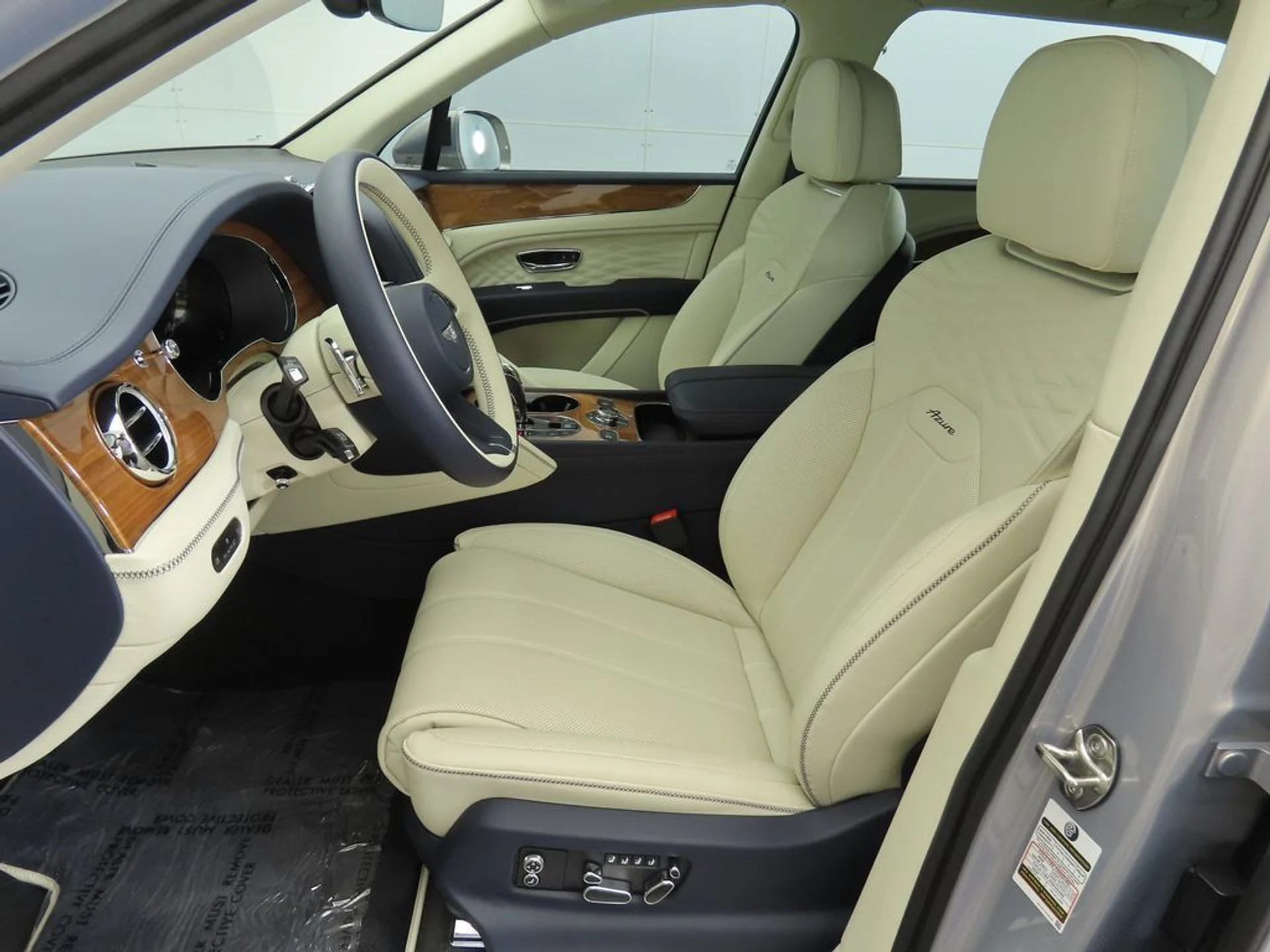 mph015_3995004556_new_2025_bentley_bentayga_ewb_v8awd_8119_22908718_16_1024_4fbedc3f62