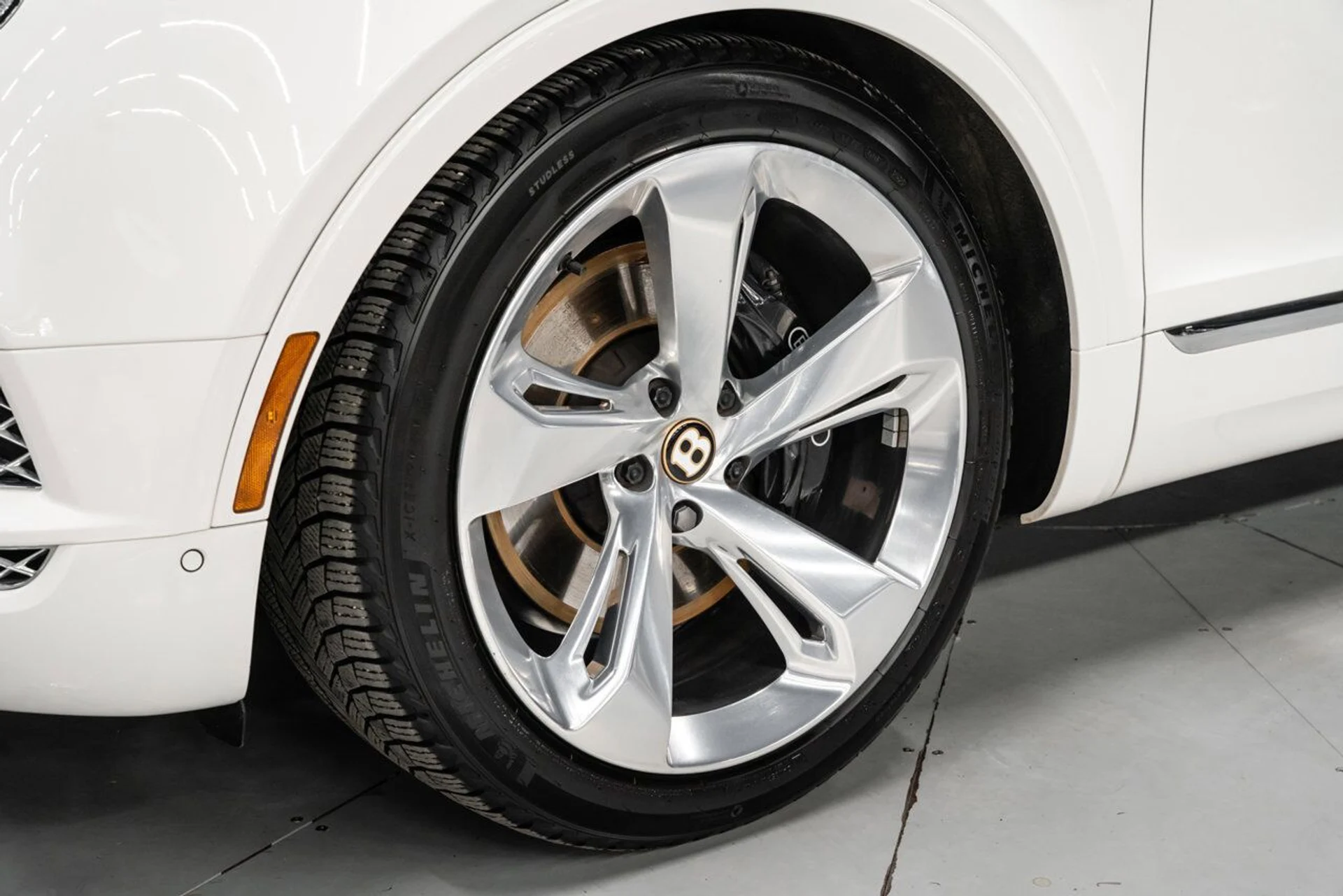 mph015_3995976420_bentley_bentayga_2019_32d95698b7