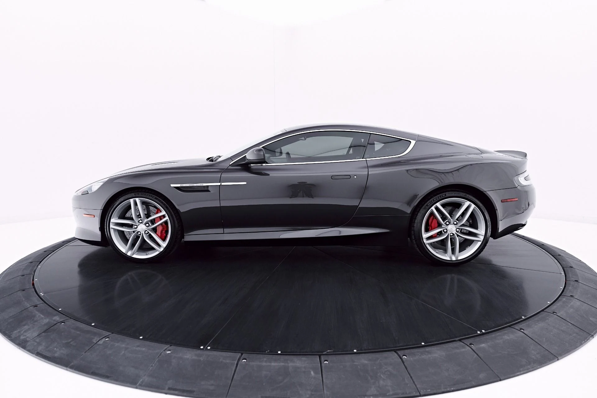 mph015_400047429_Used_2014_Aston_Martin_DB_9_Base_1780969014_b92d486132