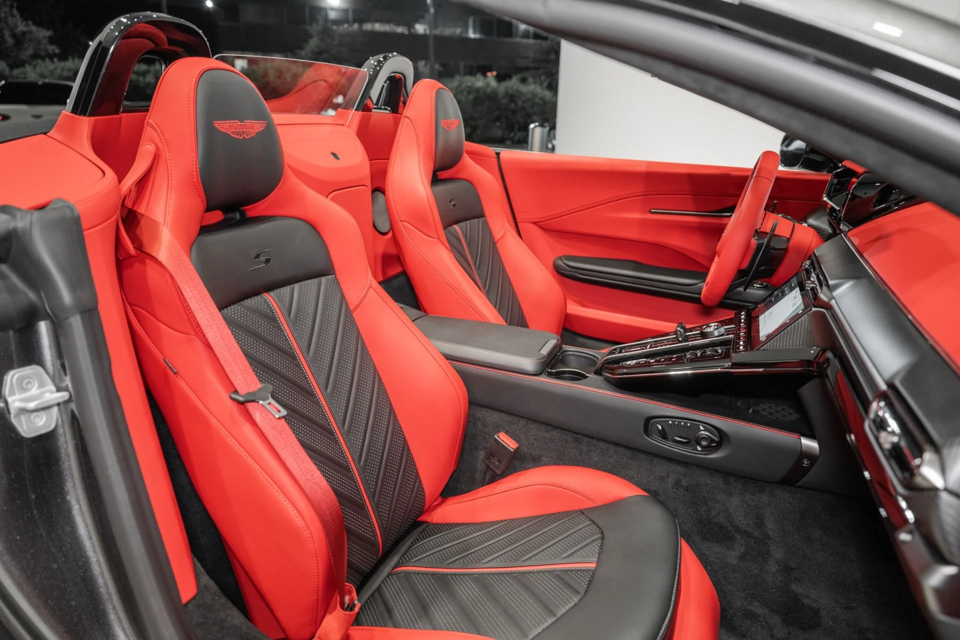 mph015_4008495872_New_2026_Aston_Martin_Vantage_S_Roadster_1781710661_efb52a7d37