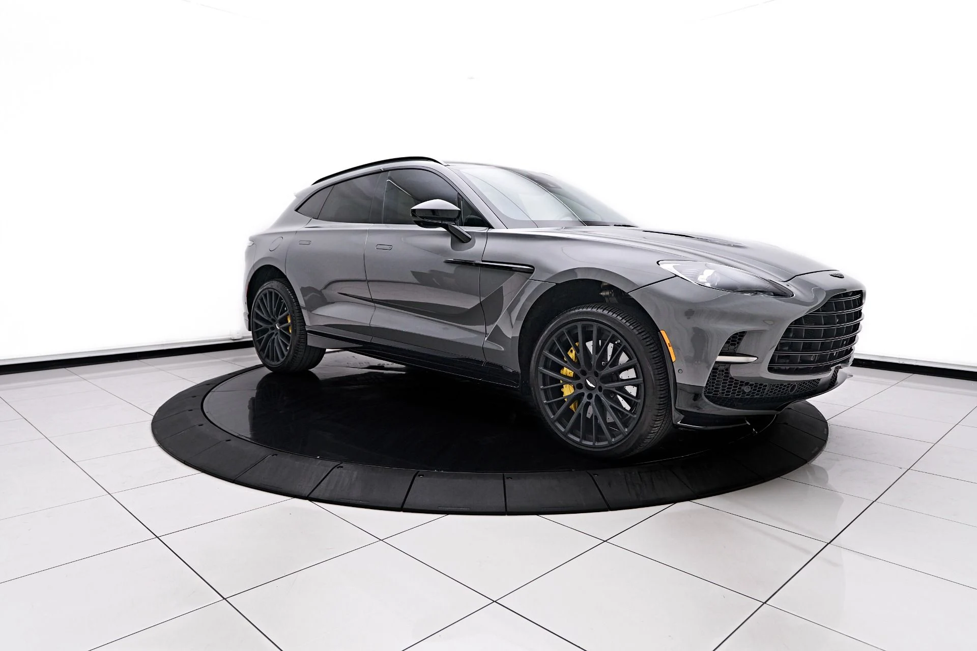 mph015_4016466199_Used_2024_Aston_Martin_DBX_707_1753235896_5106103f88