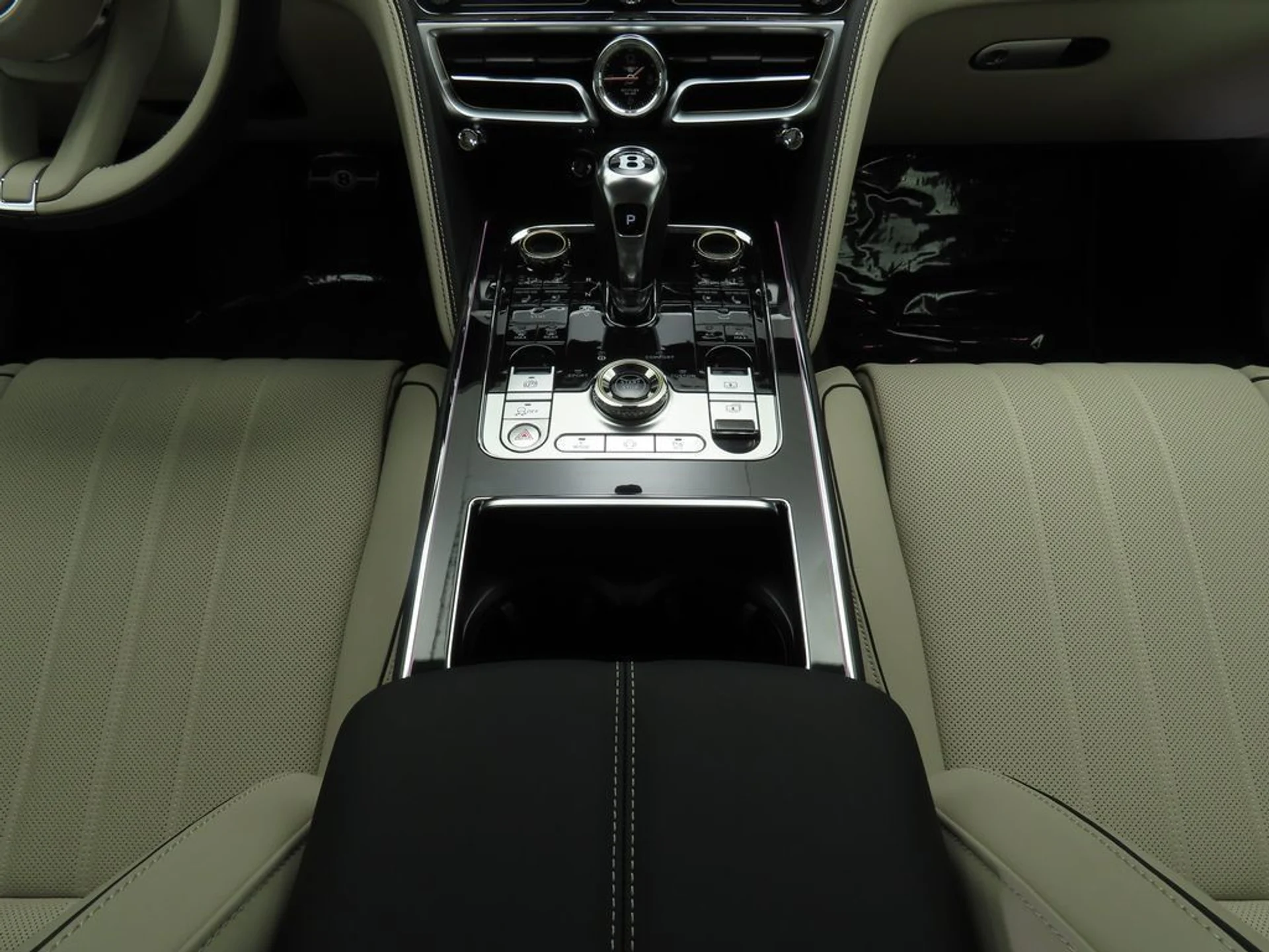 mph015_4021787803_new_2025_bentley_flying_spur_blackeditionsedan_8119_22910536_16_1024_11b51c7174