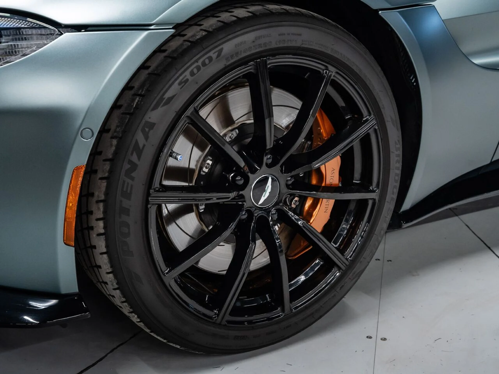 mph015_4025078832_aston_martin_vantage_2020_3cd3fa26b8