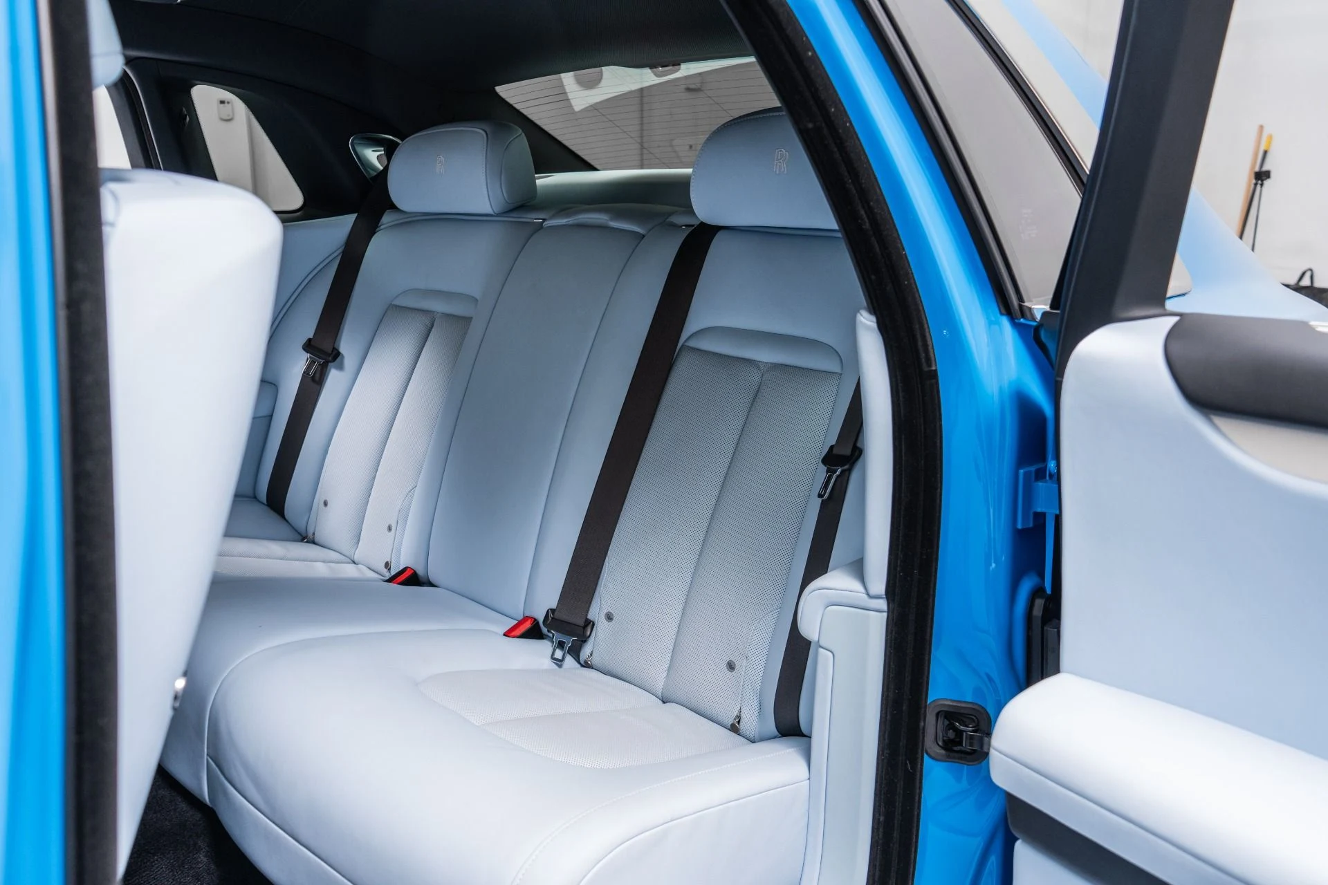 mph015_4027737956_Used_2023_Rolls_Royce_Ghost_Special_Order_Color_Commissioned_Collection_Interior_1789673794_e386b43936