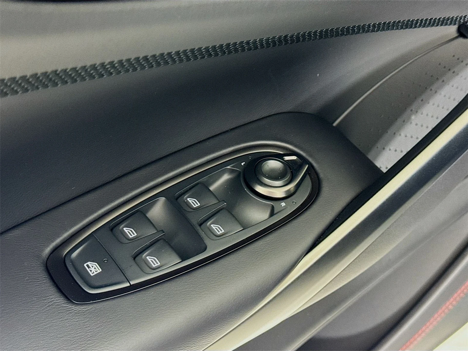 mph015_4031535030_aae22ffdb1f6d9de19bf42807e19088ex_ae1a212025