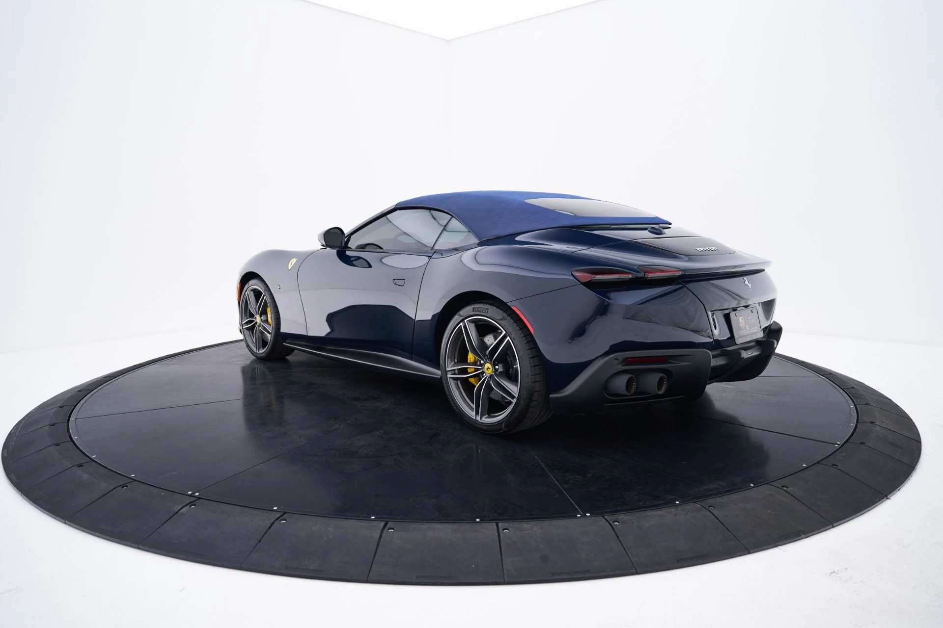 mph015_403189701_Used_2025_Ferrari_Roma_Base_1793056013_ef1bed176f