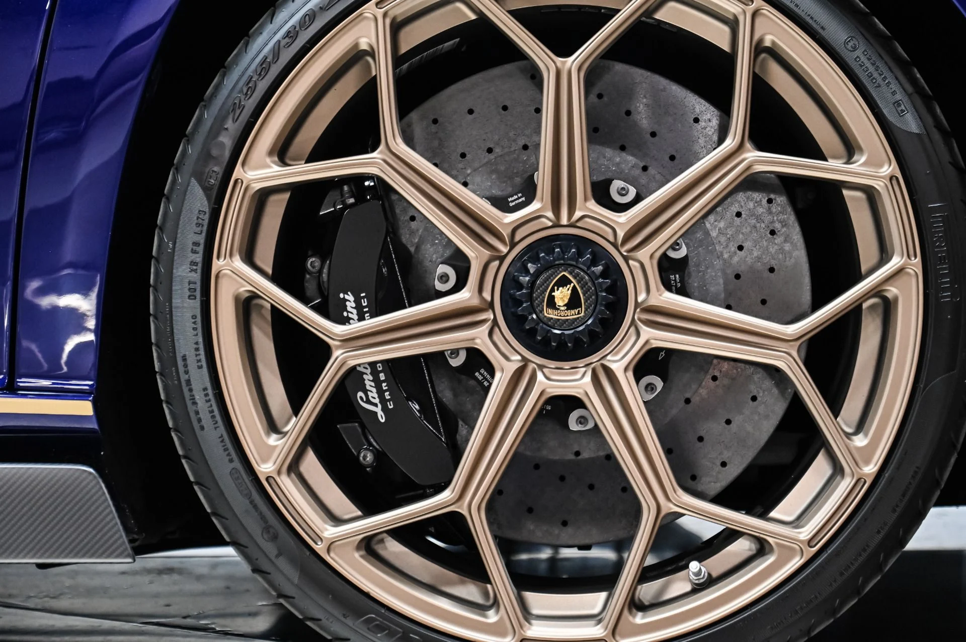 mph015_4035101626_Used_2019_Lamborghini_Aventador_SVJ_1760550459_3c76ff6950