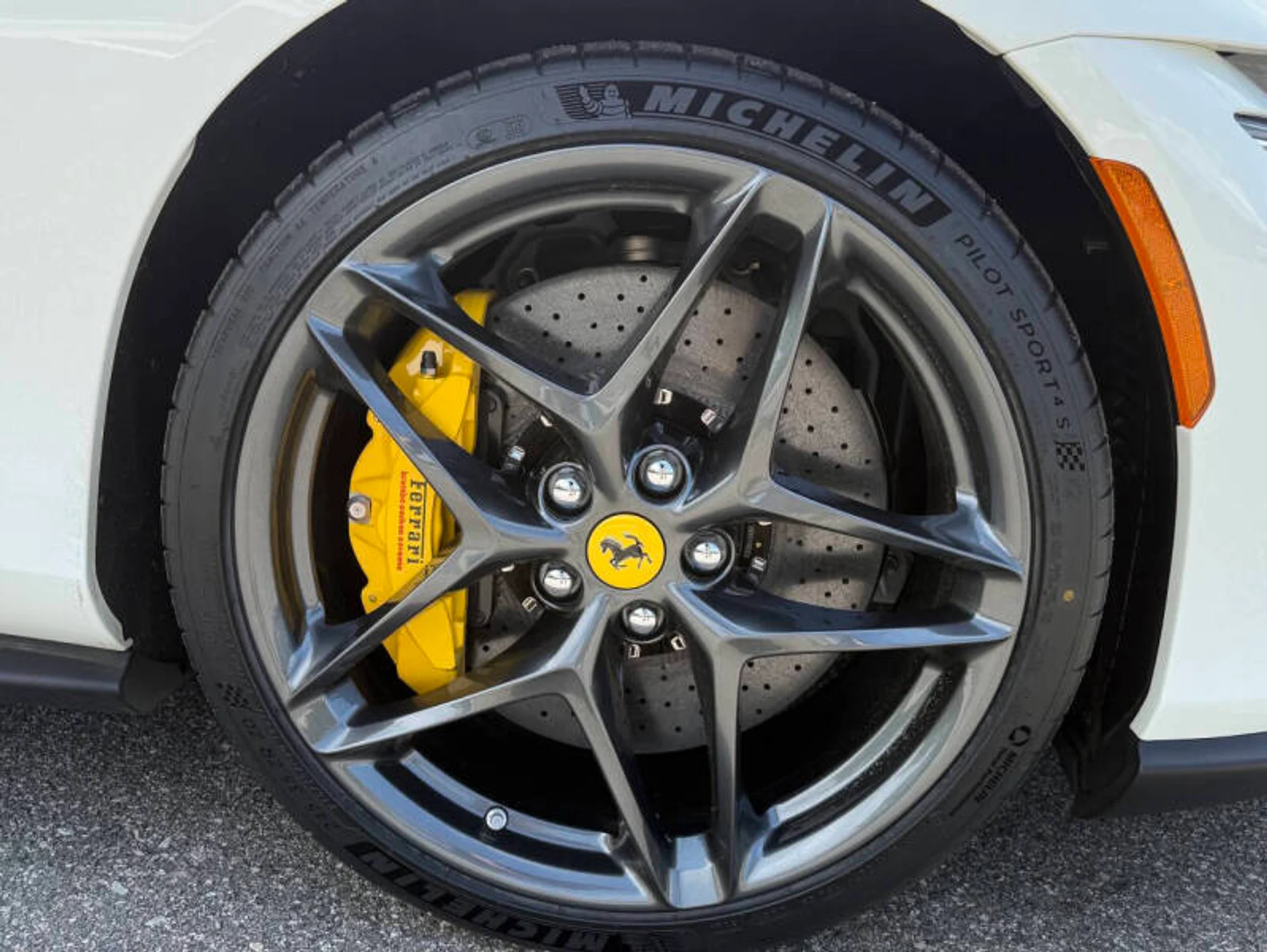 mph015_4037646490_2025_ferrari_roma_spider_base_2dr_convertible_c1ff41b5bb