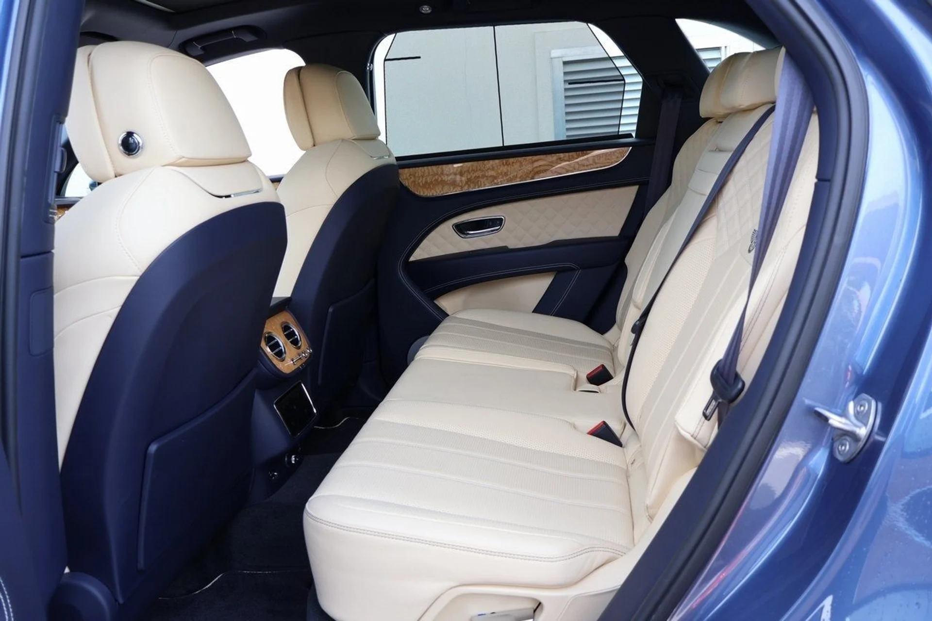 mph015_404095454_16_1120167a98