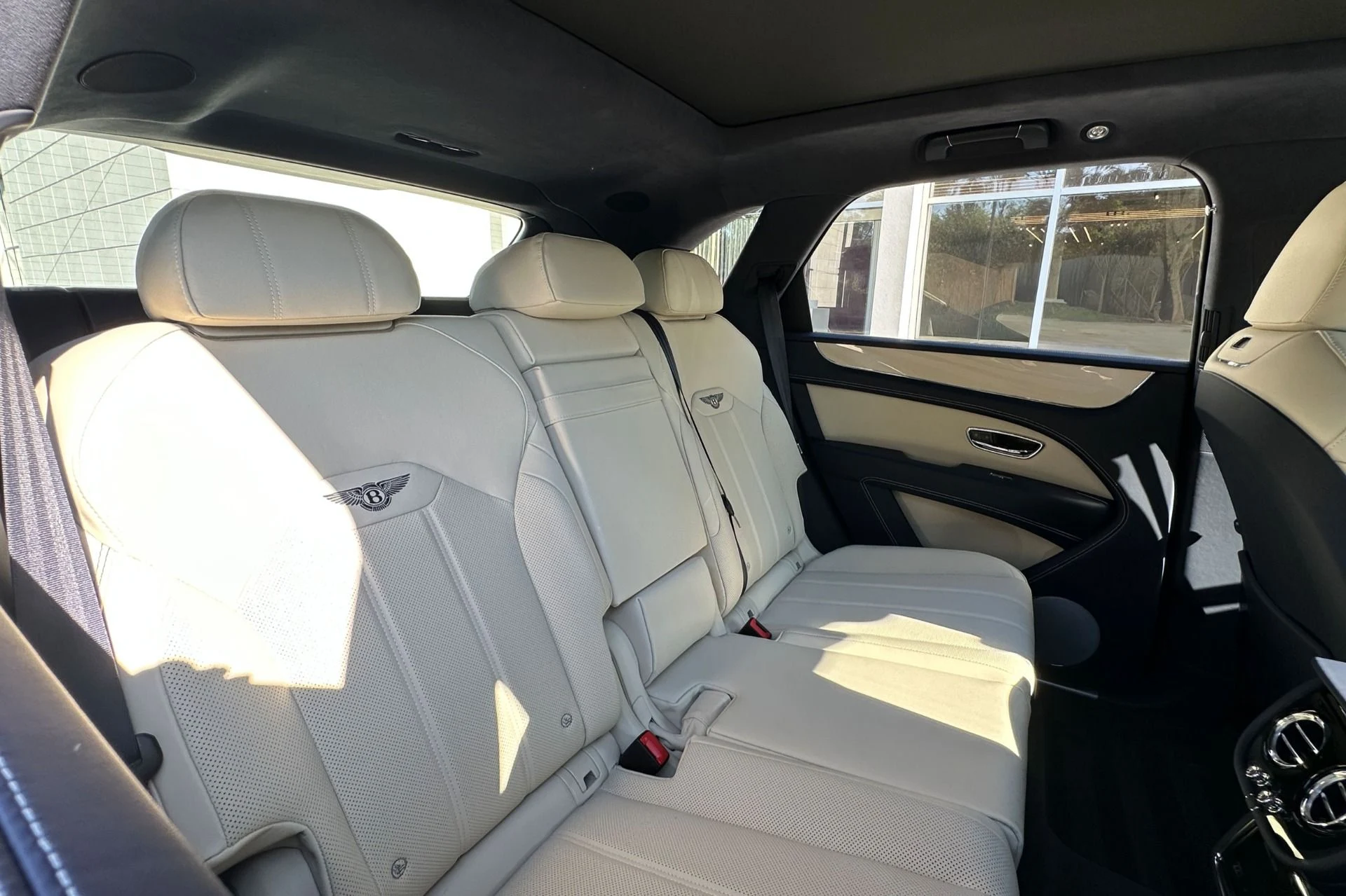 mph015_4046664131_New_2026_Bentley_Bentayga_V8_1783695010_d5c18c58a2