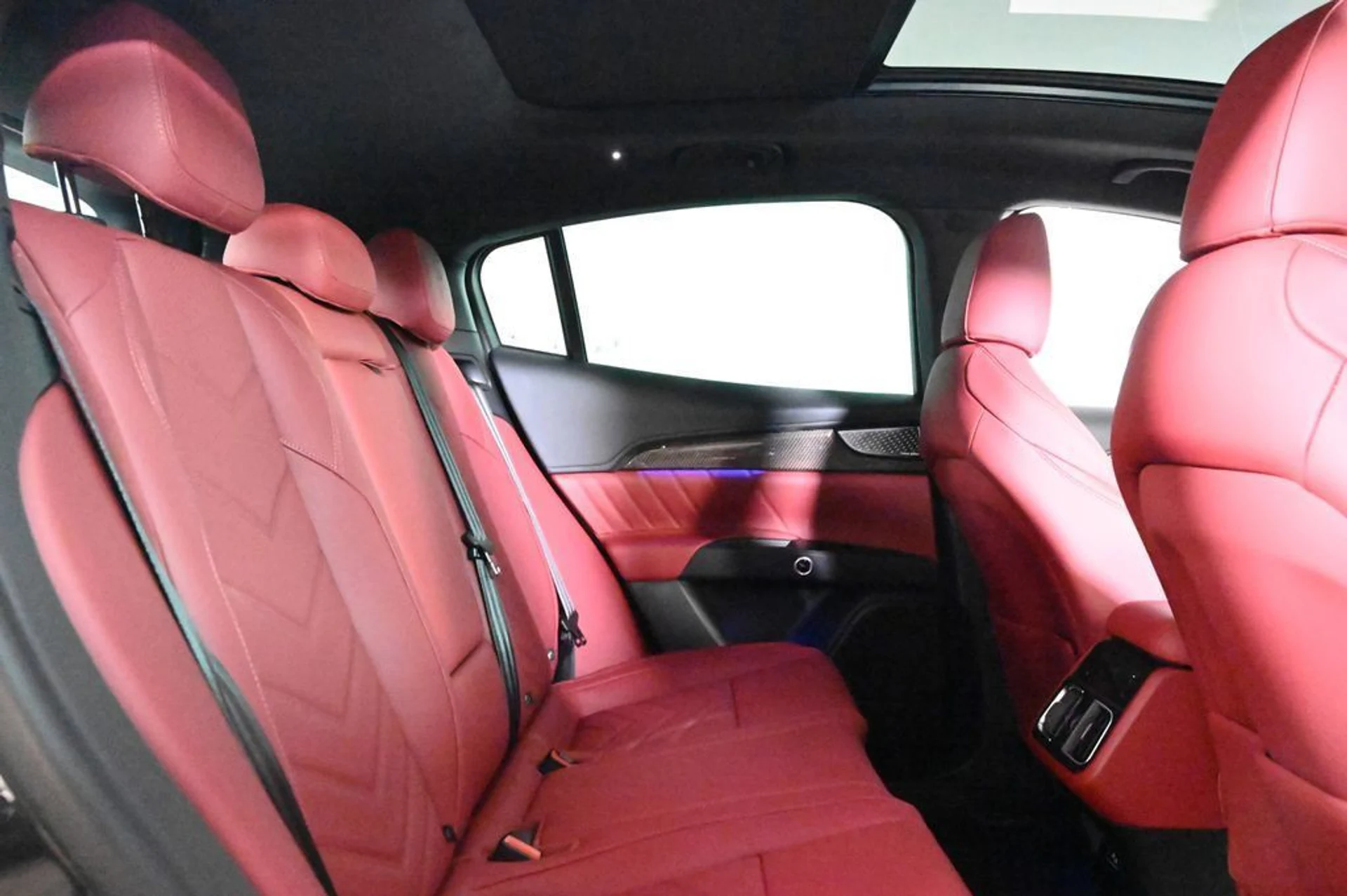 mph015_4050717_new_2026_maserati_grecale_modenaawd_11350_23023957_16_1024_3ec94277d4