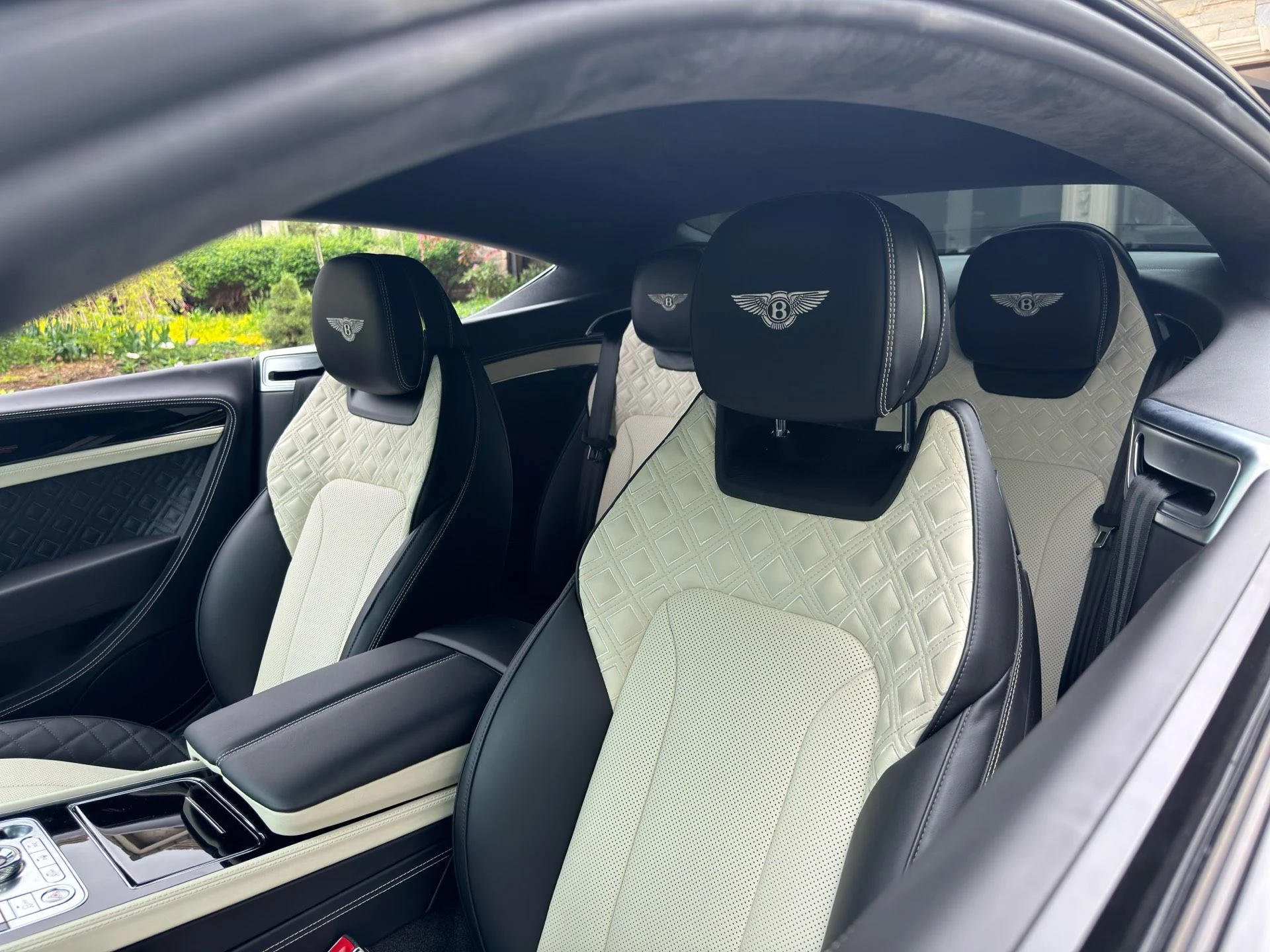 mph015_4062608857_2022_Bentley_Continental_09321331082496176_757b540a4d
