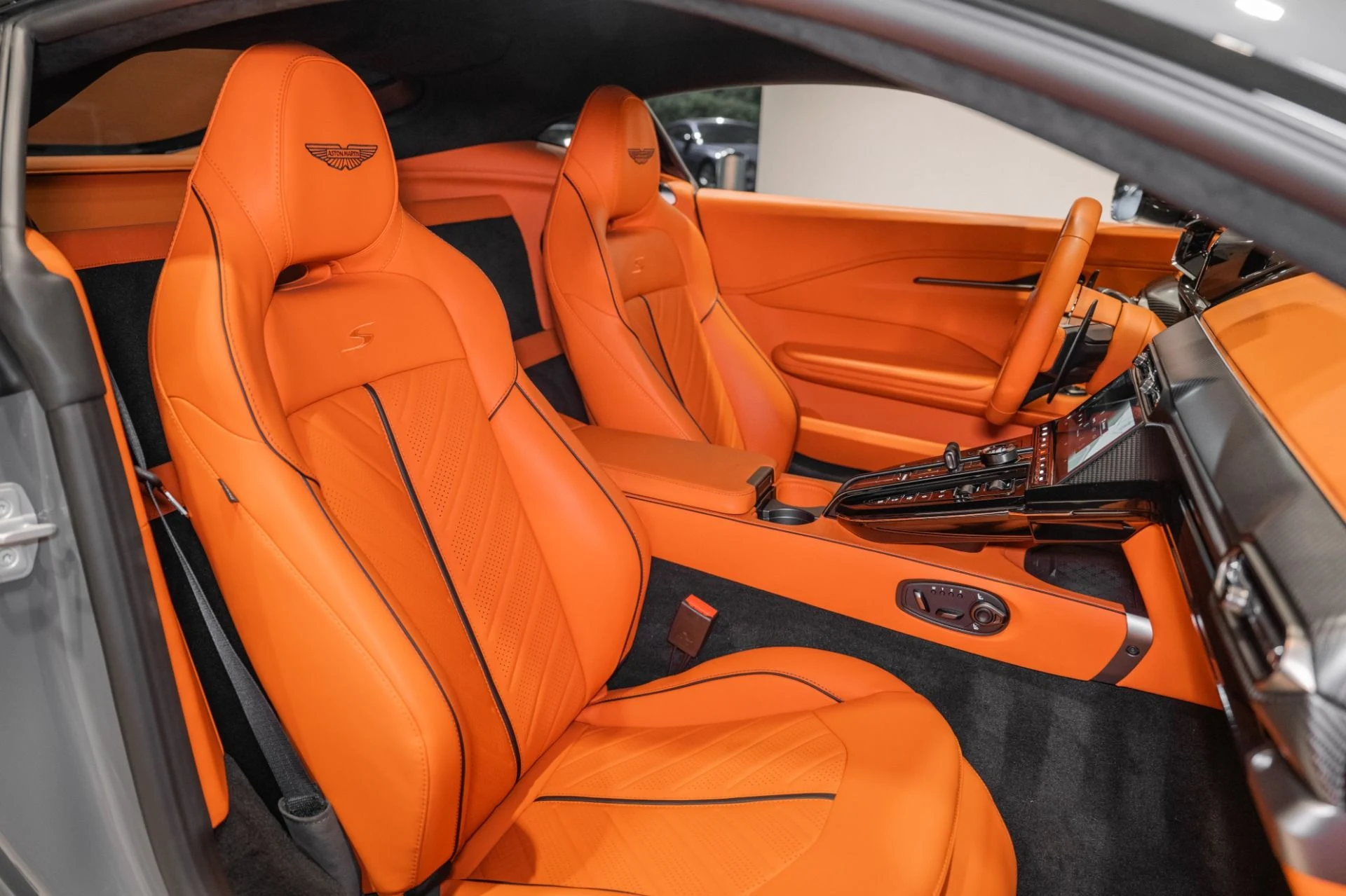 mph015_4074747535_Used_2026_Aston_Martin_Vantage_S_1778492725_704cca0a37