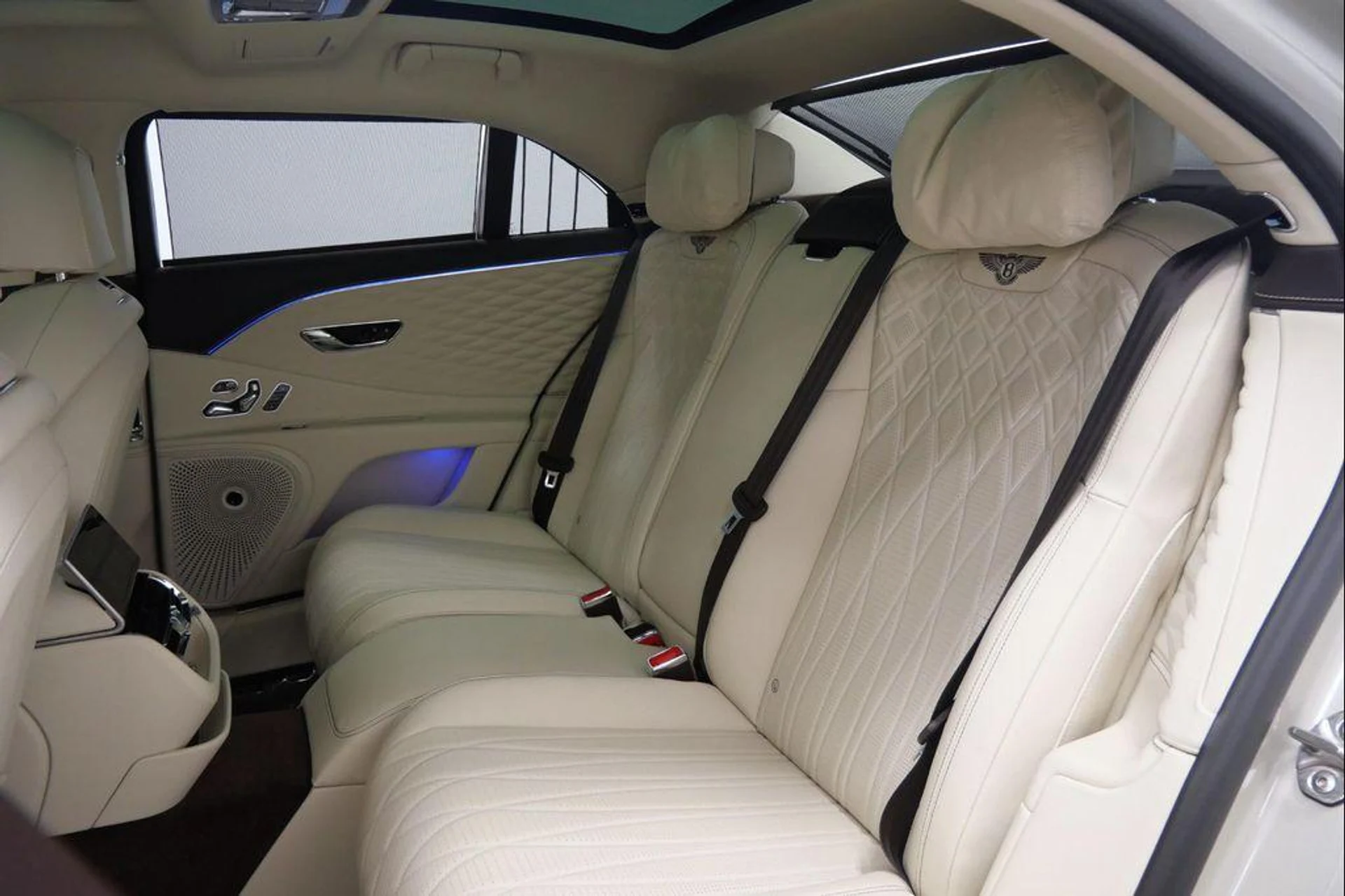 mph015_4076660250_Rxmbo_L_Up_D_Jj0_C_Dmf5irnw25_P_Jm4_c1eadec3c1