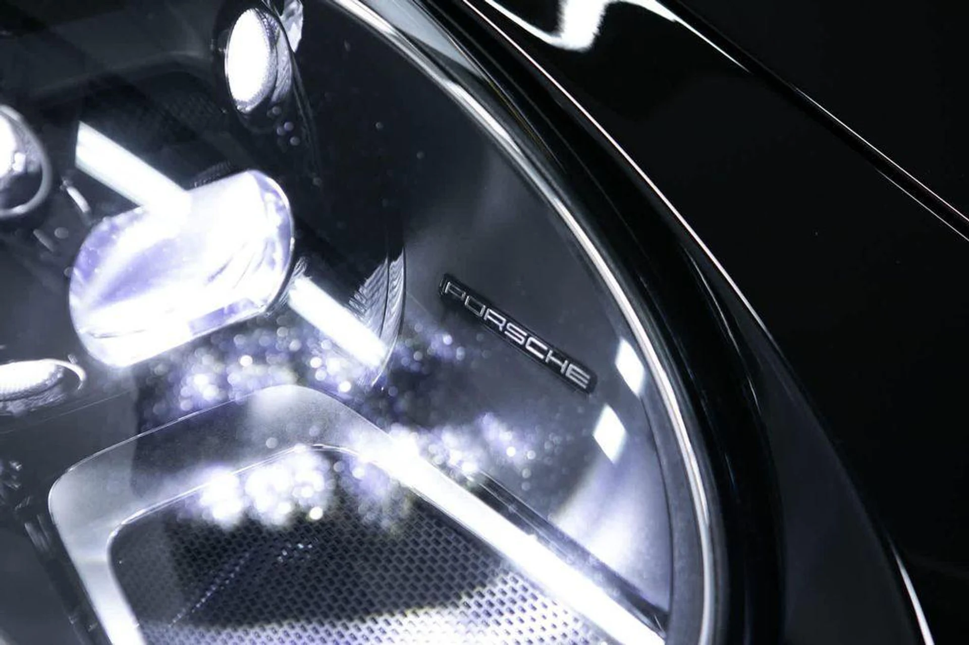 mph015_407832389_ep_6yrh_K85_2fcg_h_D_Mh1_Hxh0p_Y_d64e15bd0b