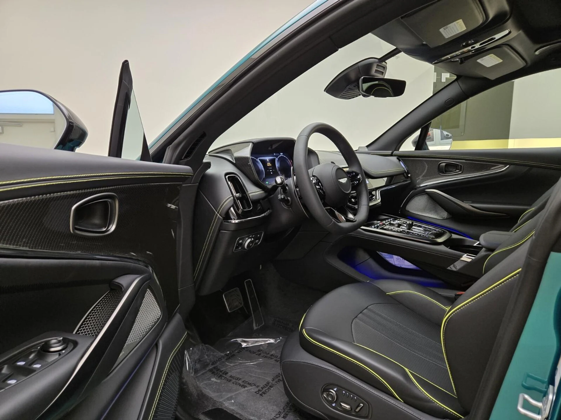 mph015_4080516885_New_2025_Aston_Martin_DBX_707_1753422046_cb641900b1