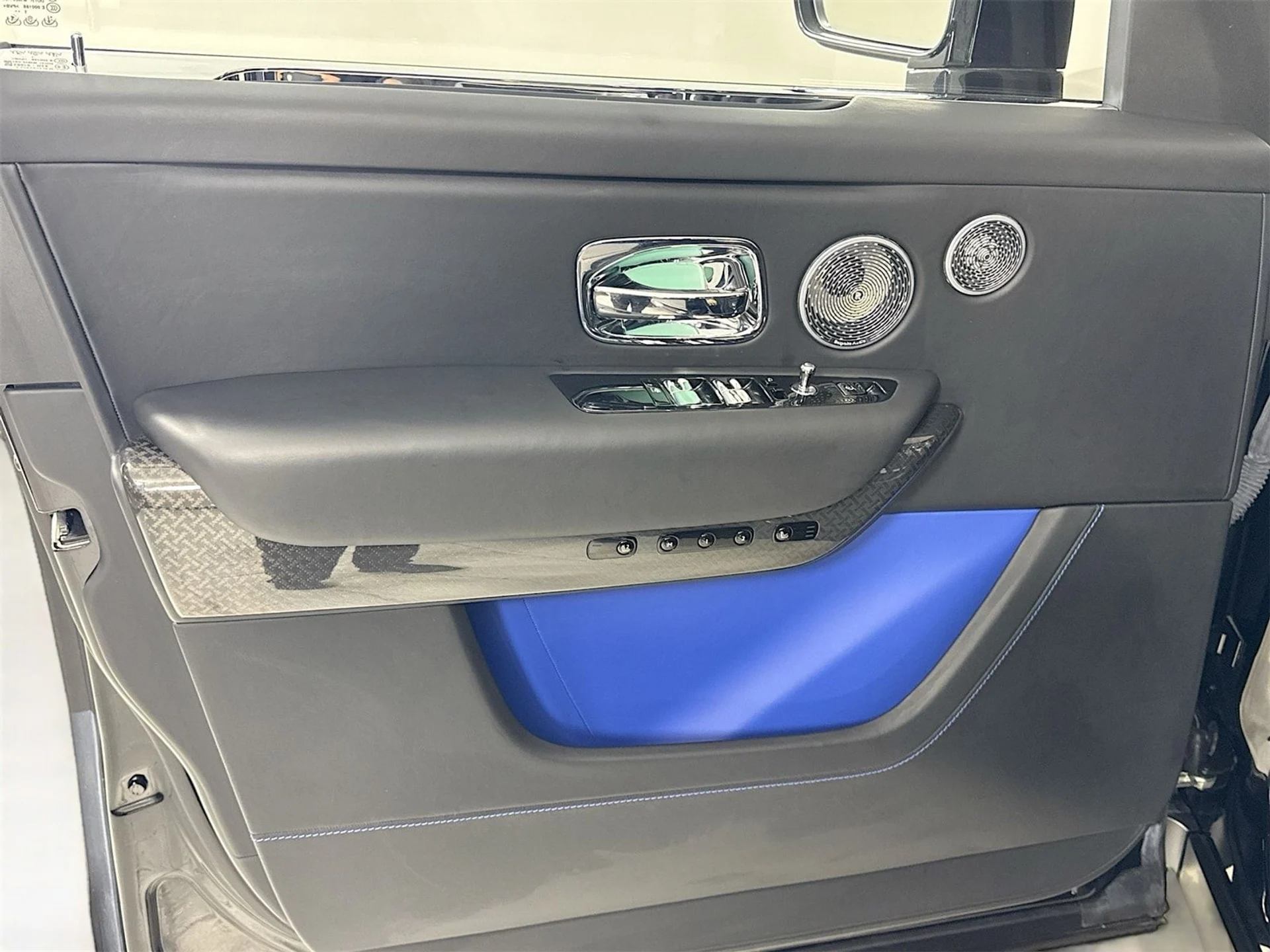 mph015_4087872556_cc4b1d3f073fd8f93ab3c875a99e6303x_2048439f12