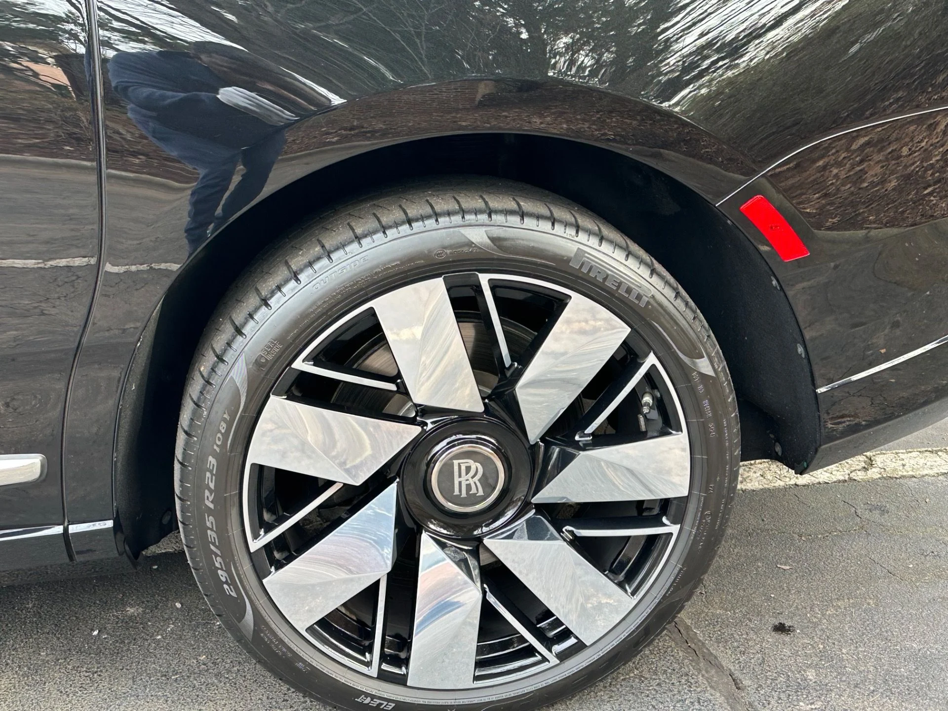 mph015_4099696338_Used_2025_Rolls_Royce_Cullinan_1764879819_a063fd73d3