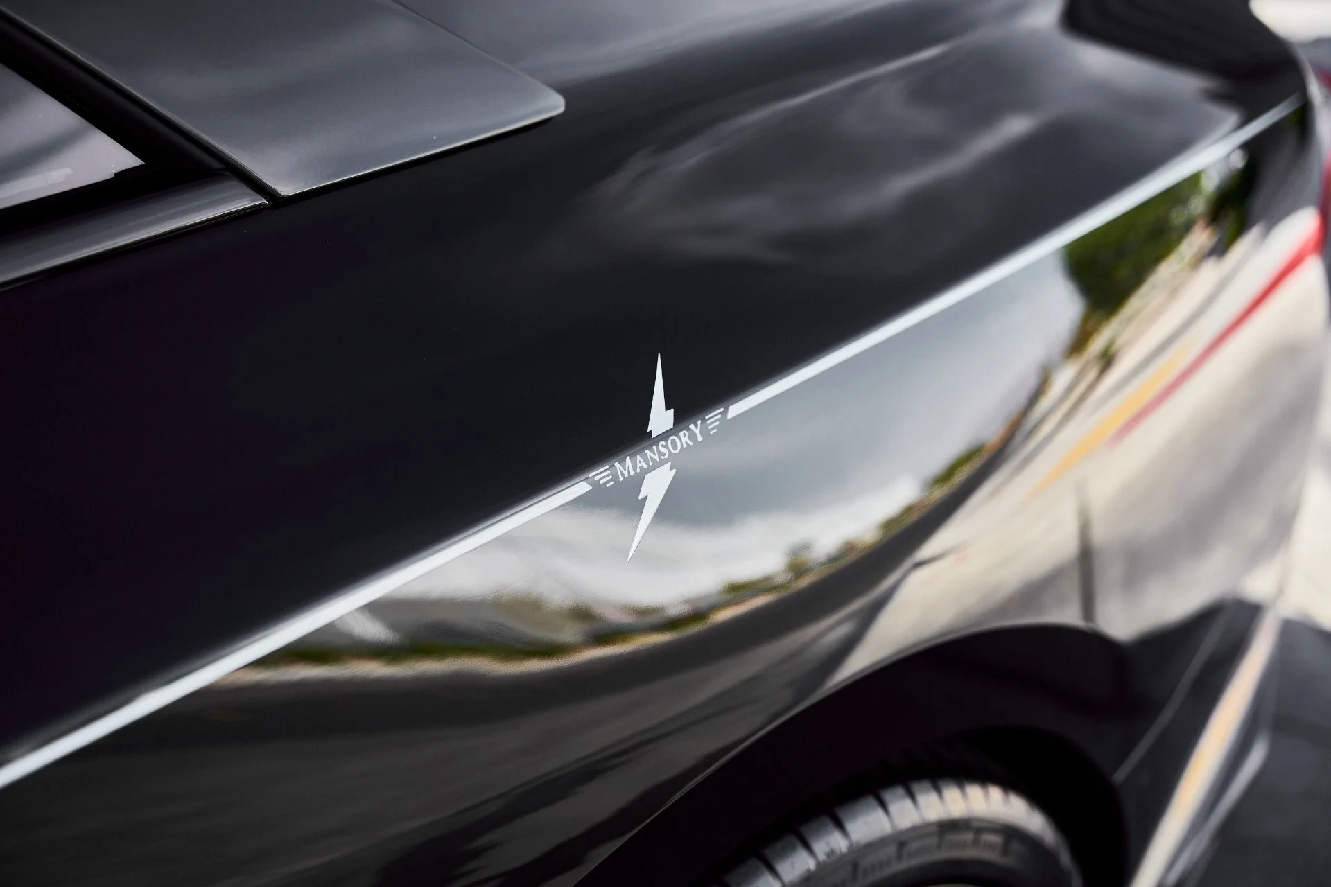 mph015_4103704915_Used_2025_Rolls_Royce_Spectre_Base_1773452453_9da689b1a2