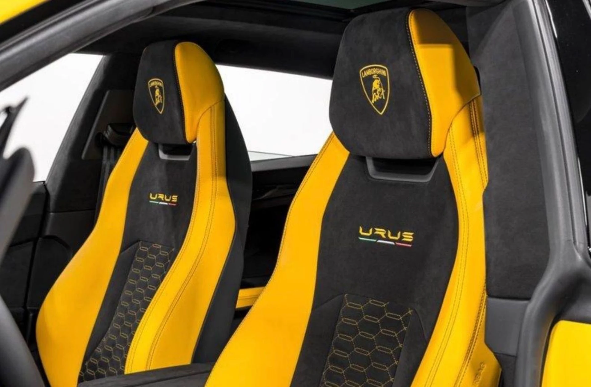 mph015_4109268825_Used_2021_Lamborghini_Urus_1769032743_2961395825