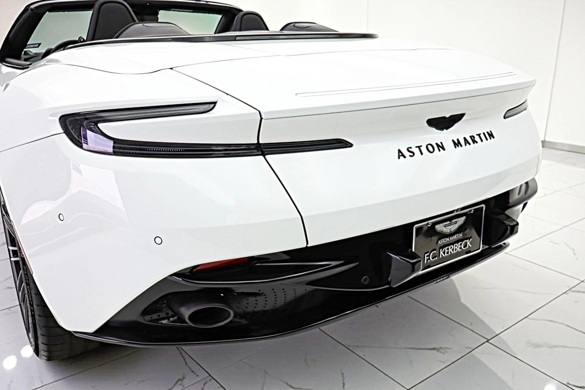 mph015_4110952241_Used_2024_Aston_Martin_DB_12_Volante_cfd0d7b32a