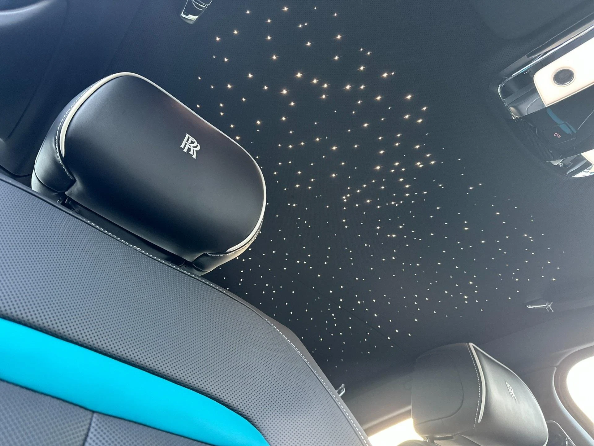 mph015_4112929719_New_2026_Rolls_Royce_Black_Badge_Ghost_1764949821_087044106c