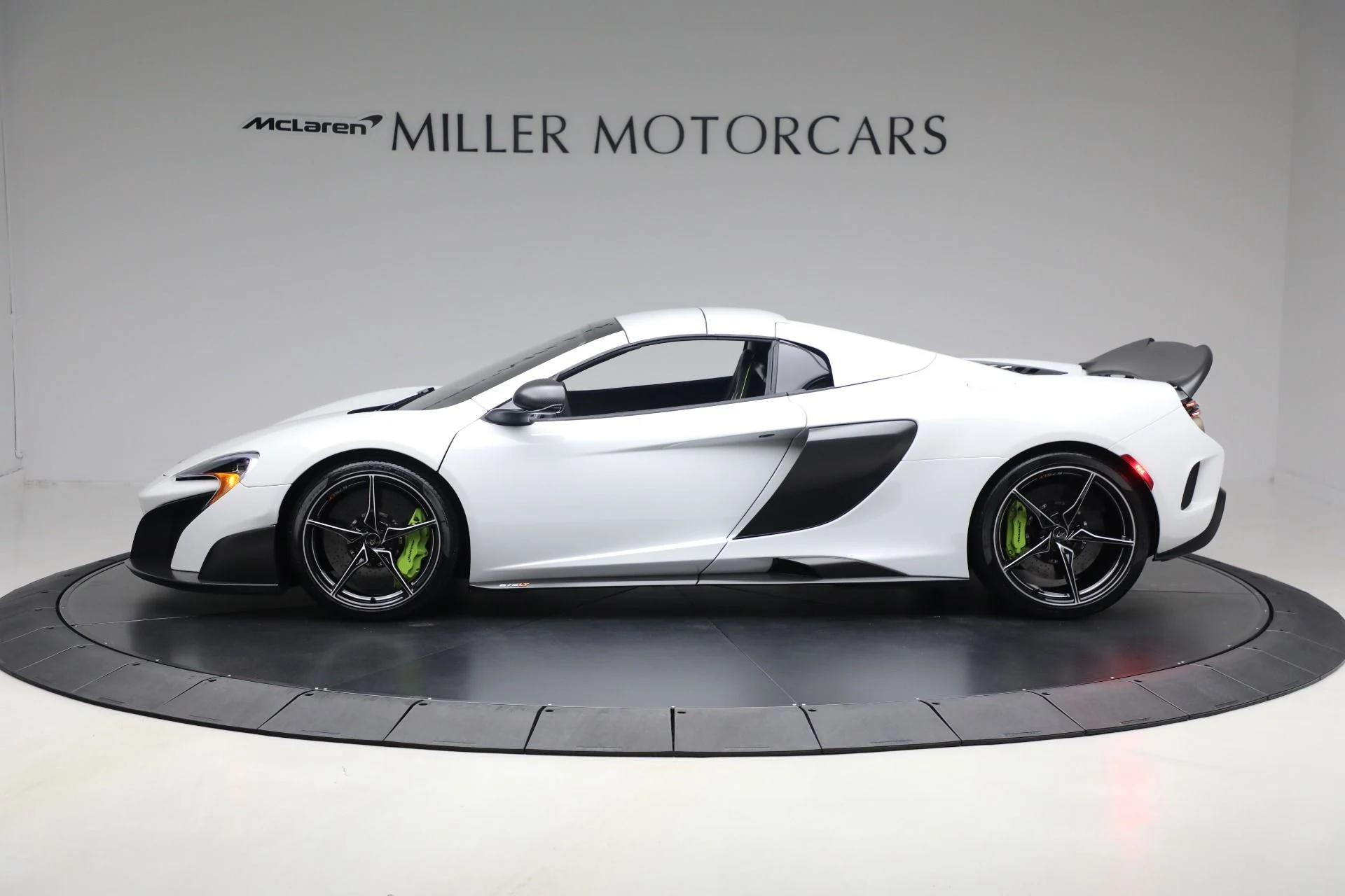 mph015_4116876264_Used_2016_Mc_Laren_675_LT_Spider_27016a6f69
