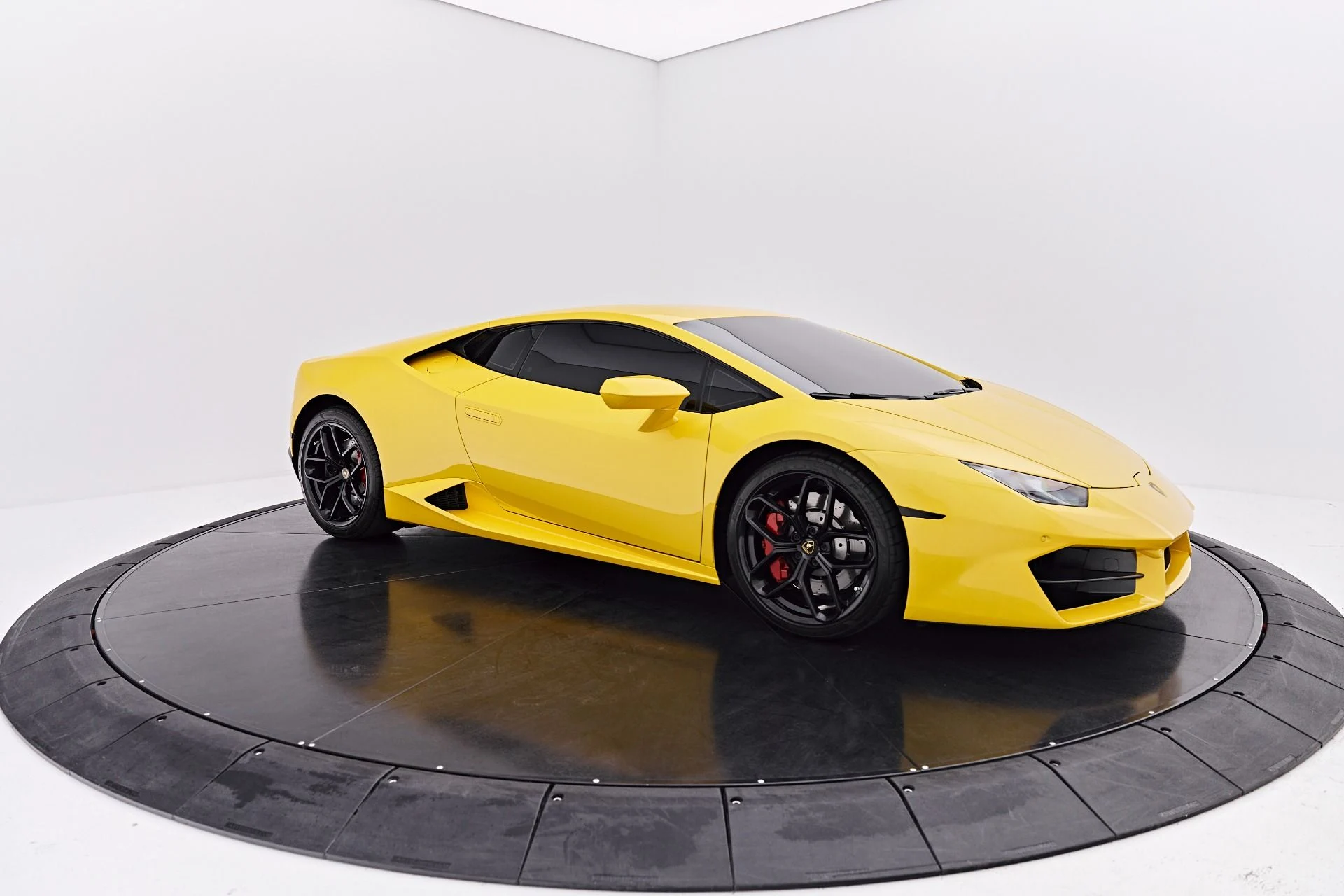mph015_4118155204_Used_2017_Lamborghini_Huracan_1786046234_6eb5997f2f