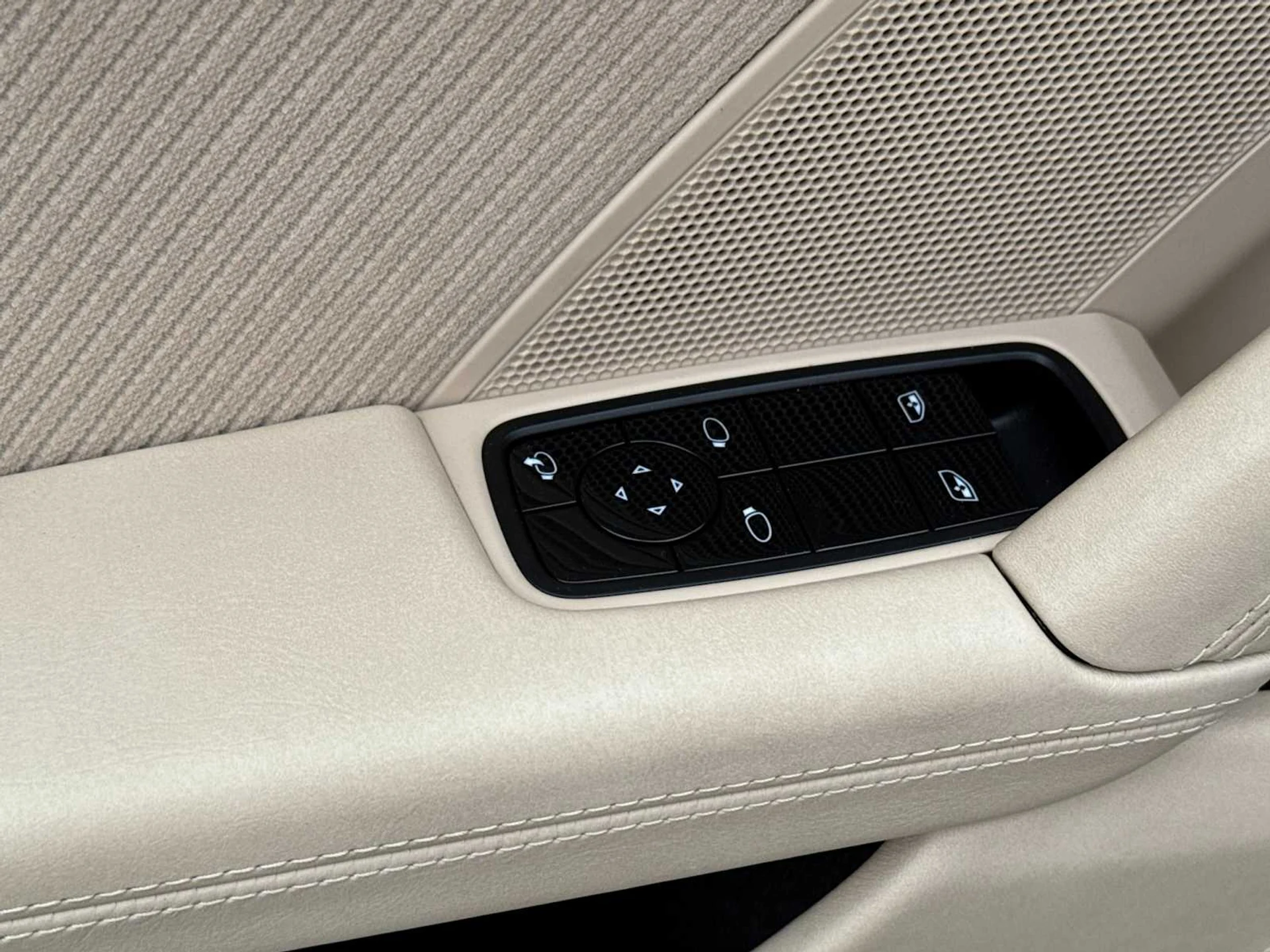 mph015_4126152350_2e643327307ee4f72a501a4f9183cd67x_5a02aab419