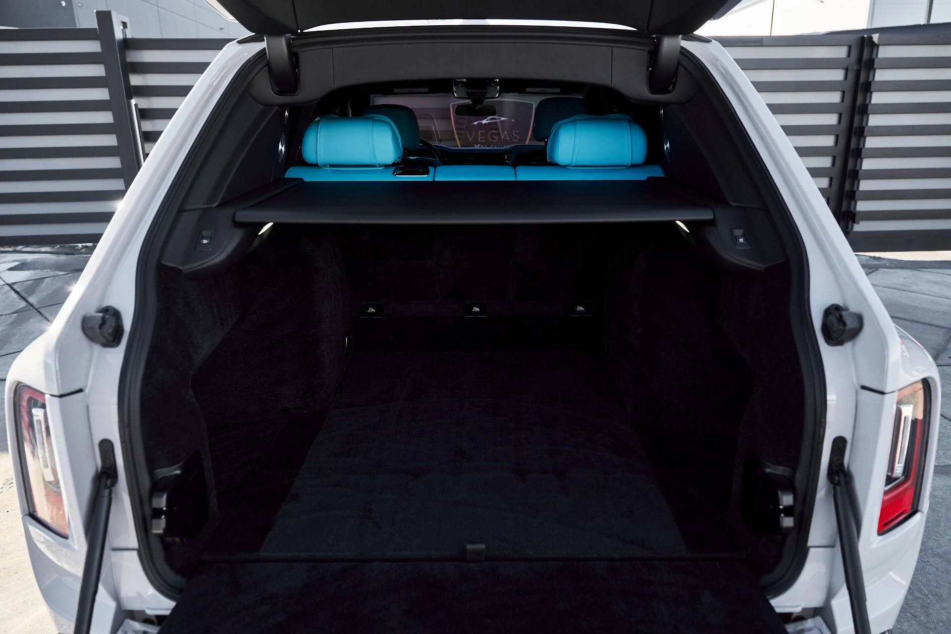 mph015_4130136731_Used_2025_Rolls_Royce_Cullinan_Base_1767668717_5e469ccc7d