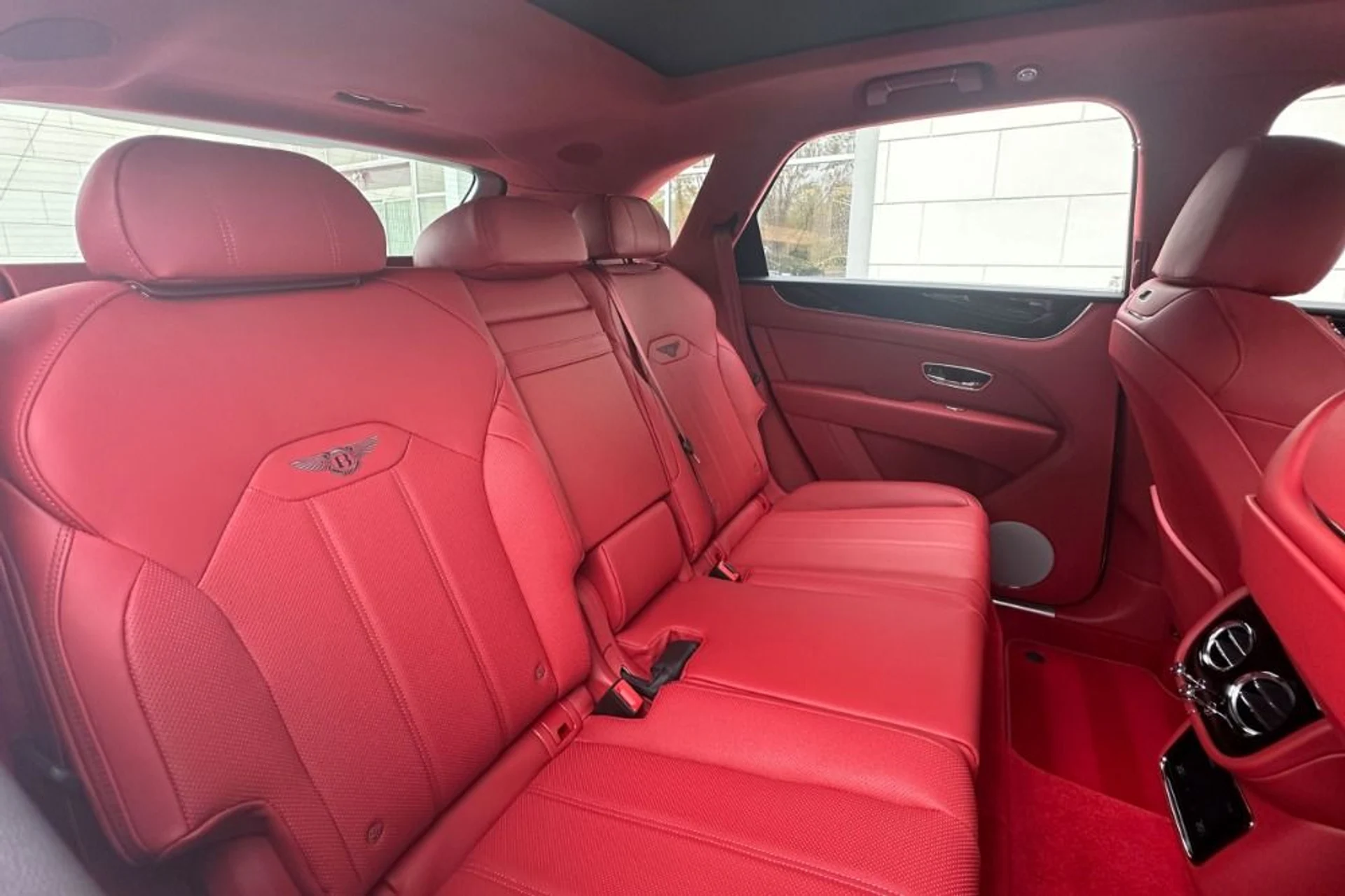 mph015_4130228254_New_2026_Bentley_Bentayga_1777900217_974659507a