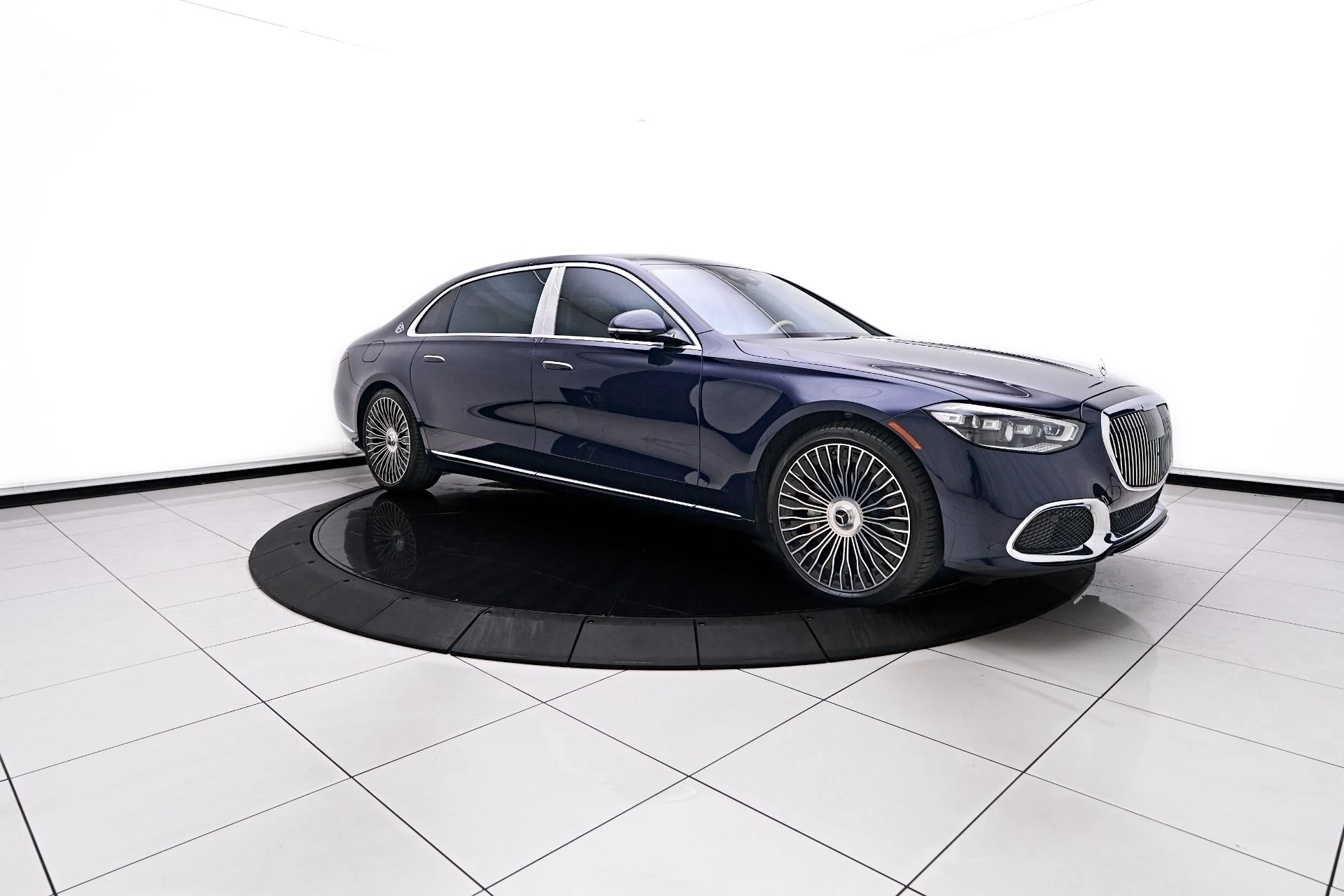 mph015_4131061215_Used_2023_Mercedes_Benz_S_Class_Maybach_S_580_1755633550_53488469b8