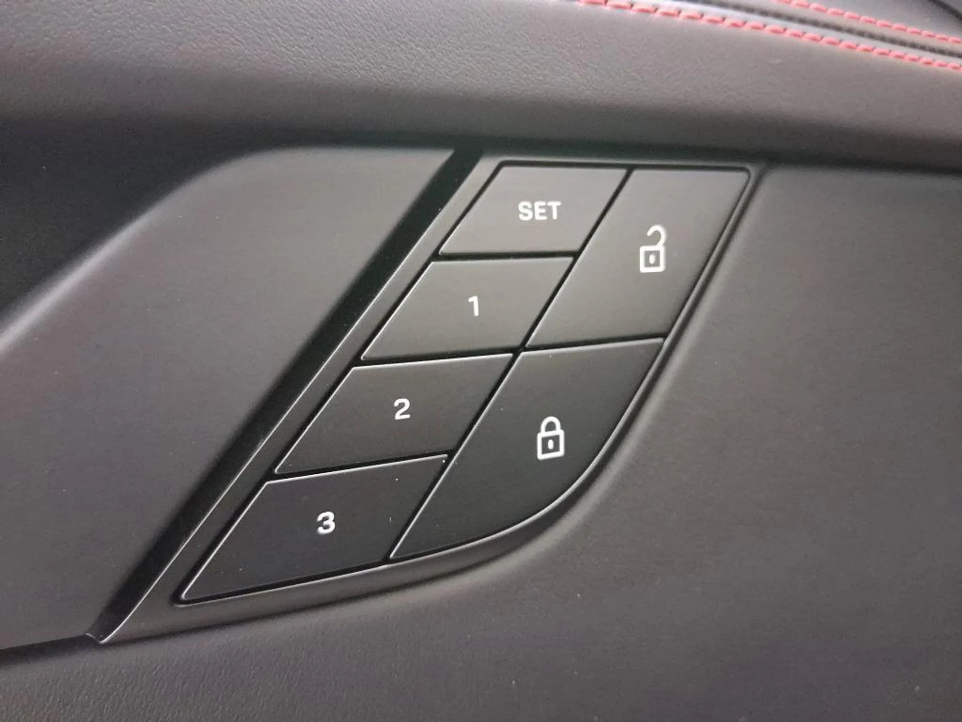 mph015_4138498038_Bl9x_Rw_Gq_A9_L_TMCHBAGV_11x_Y_Ws_3abfa117fc