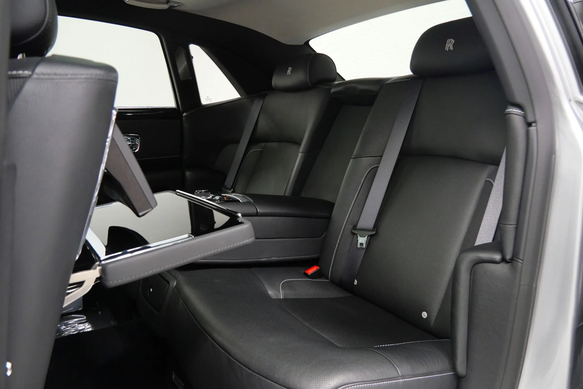 mph015_4145096513_Used_2013_Rolls_Royce_Ghost_Rear_Seat_Entertainment_Picnic_Tables_V12_Power_1766770439_738d9ab15b