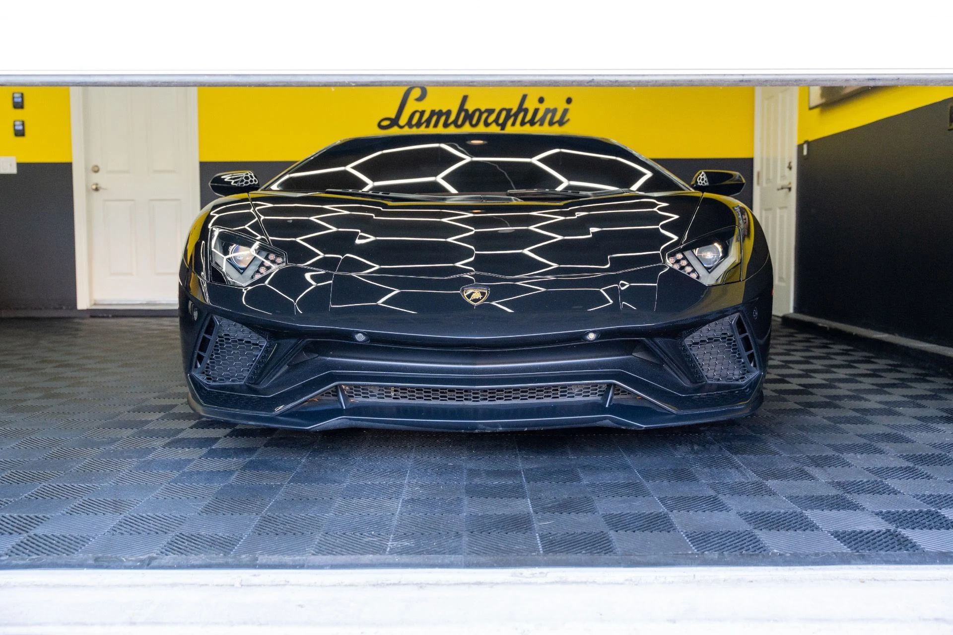 mph015_4149836872_Used_2018_Lamborghini_Aventador_LP_740_4_S_1792436167_48a2f32f9a