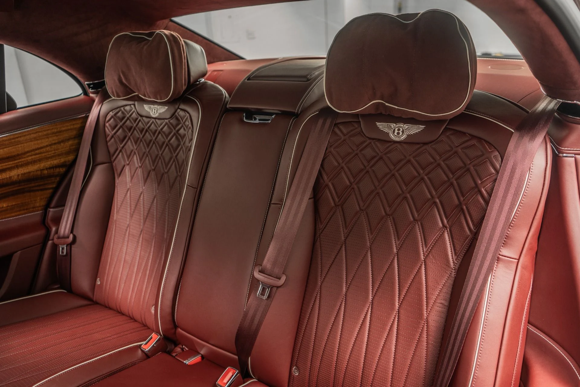 mph015_4152848548_Used_2023_Bentley_Flying_Spur_Azure_1755704000_e60238500c