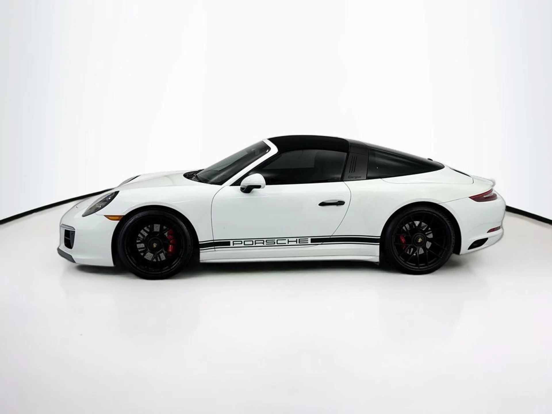 mph015_4158709515_used_2019_porsche_911_targa4s_8119_23031857_16_1024_86855c9125