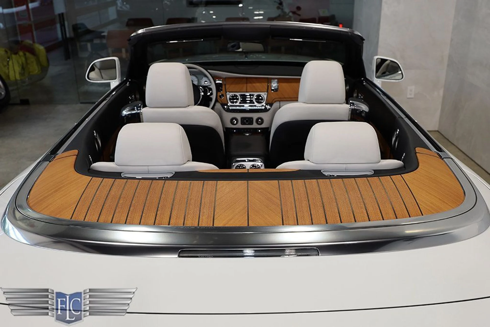 mph015_4168886229_used_2017_rolls_royce_dawn_convertible_9689_23039198_16_1024_b79c0fd973