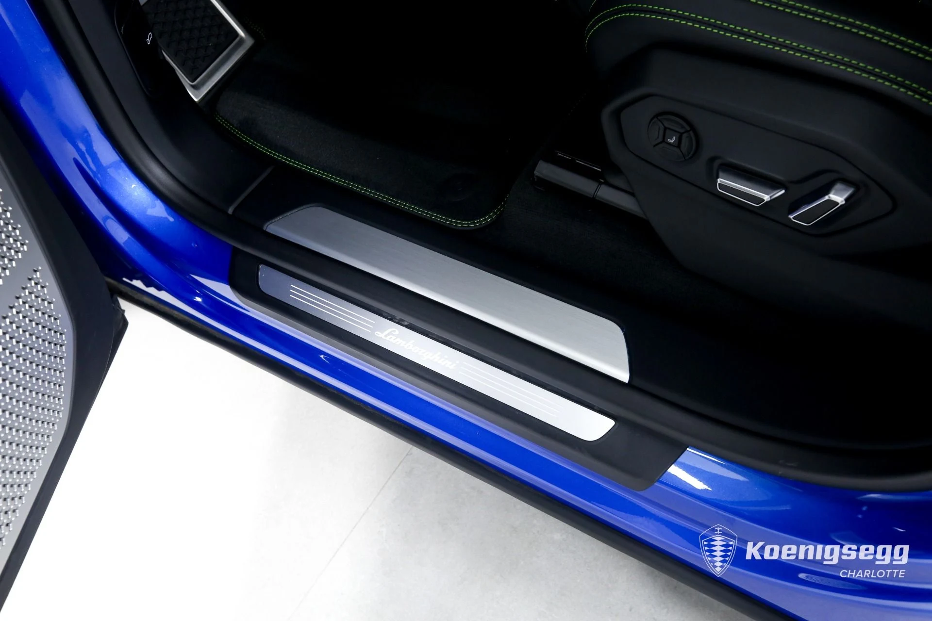 mph015_4171416055_Used_2022_Lamborghini_Urus_1696532519_0358b33bc1