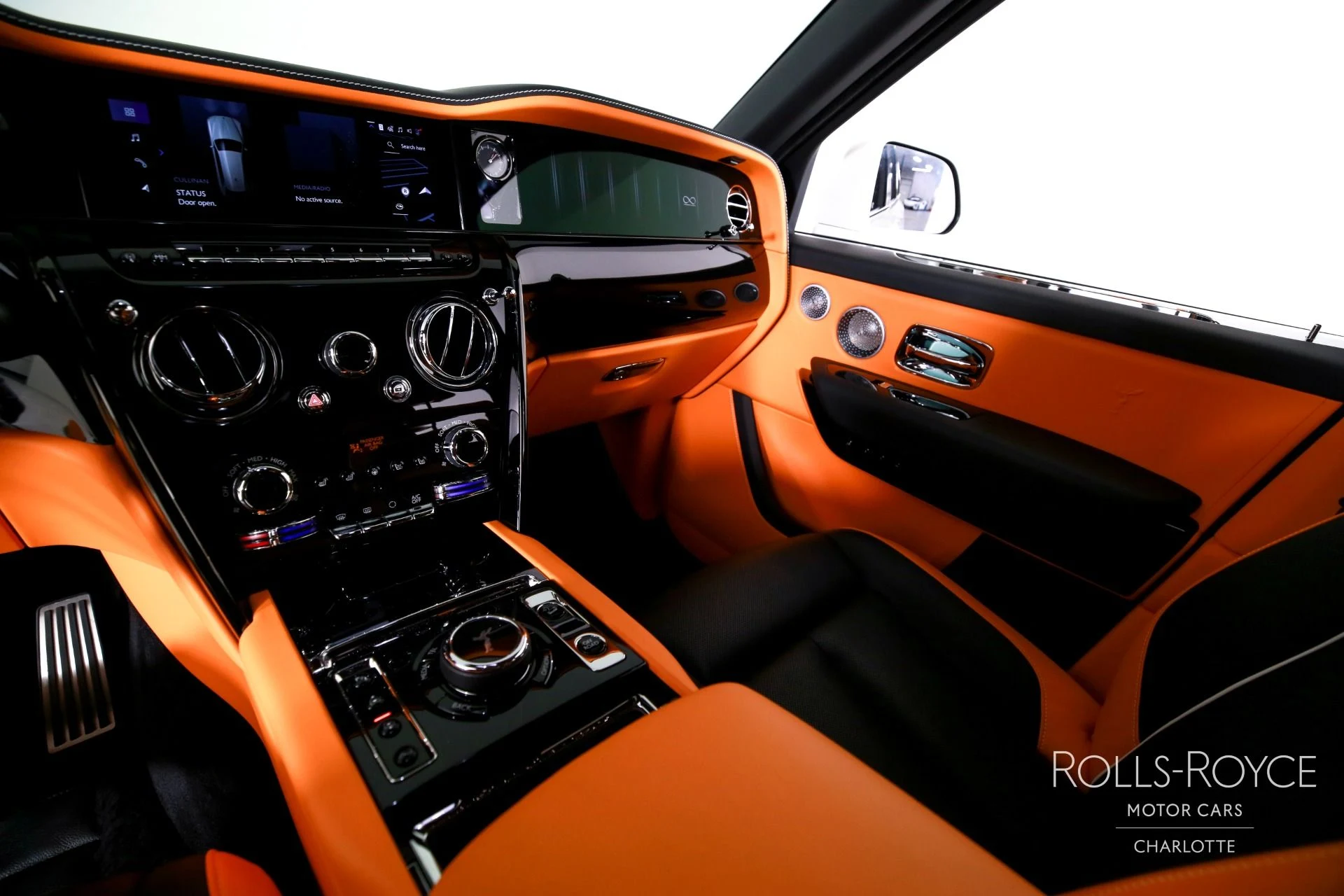 mph015_4179823741_Used_2025_Rolls_Royce_Black_Badge_Cullinan_1773240661_41c60a3a05