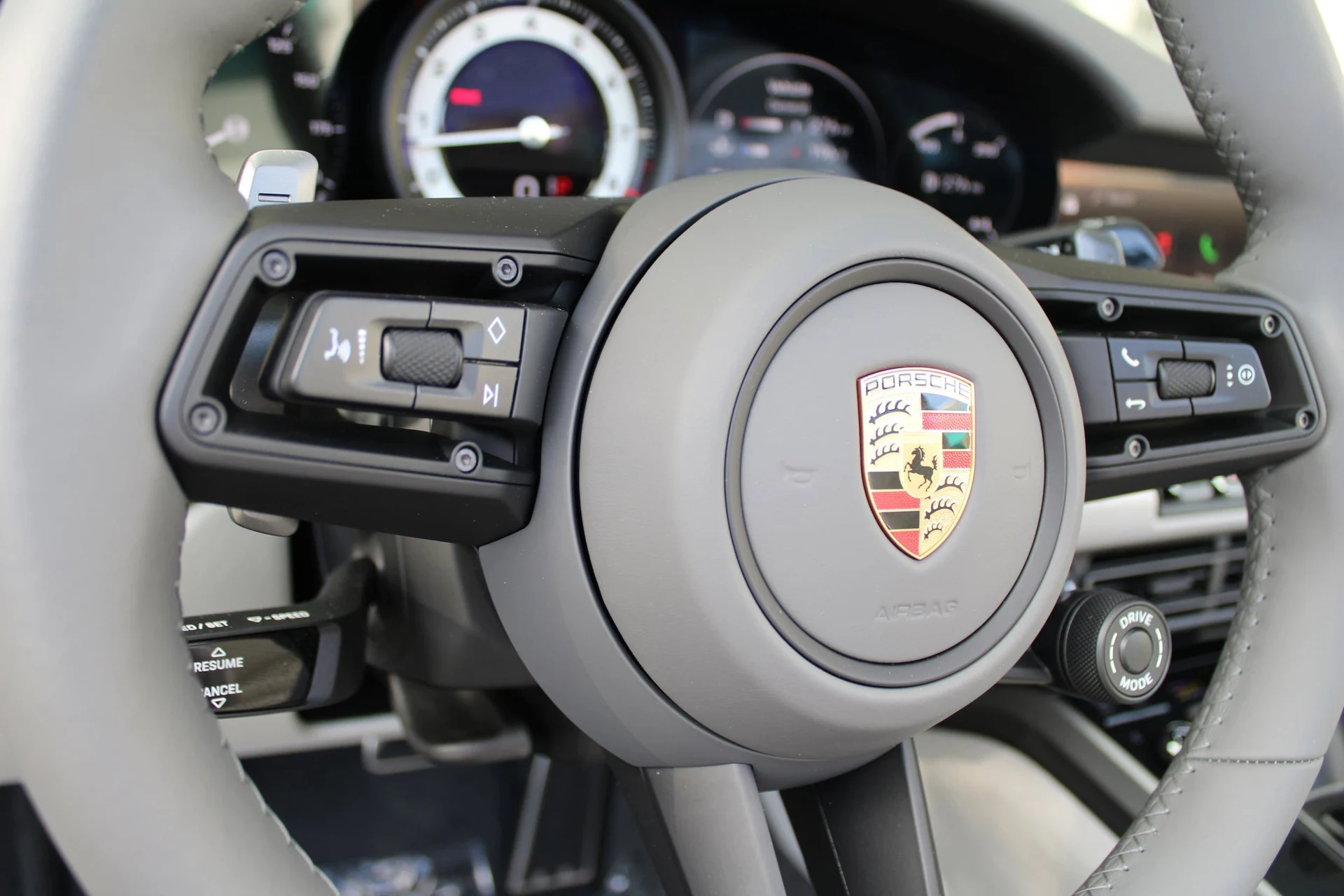 mph015_418517930_58d675576d8cf9419af006a5336b6b1ax_860c7666bb