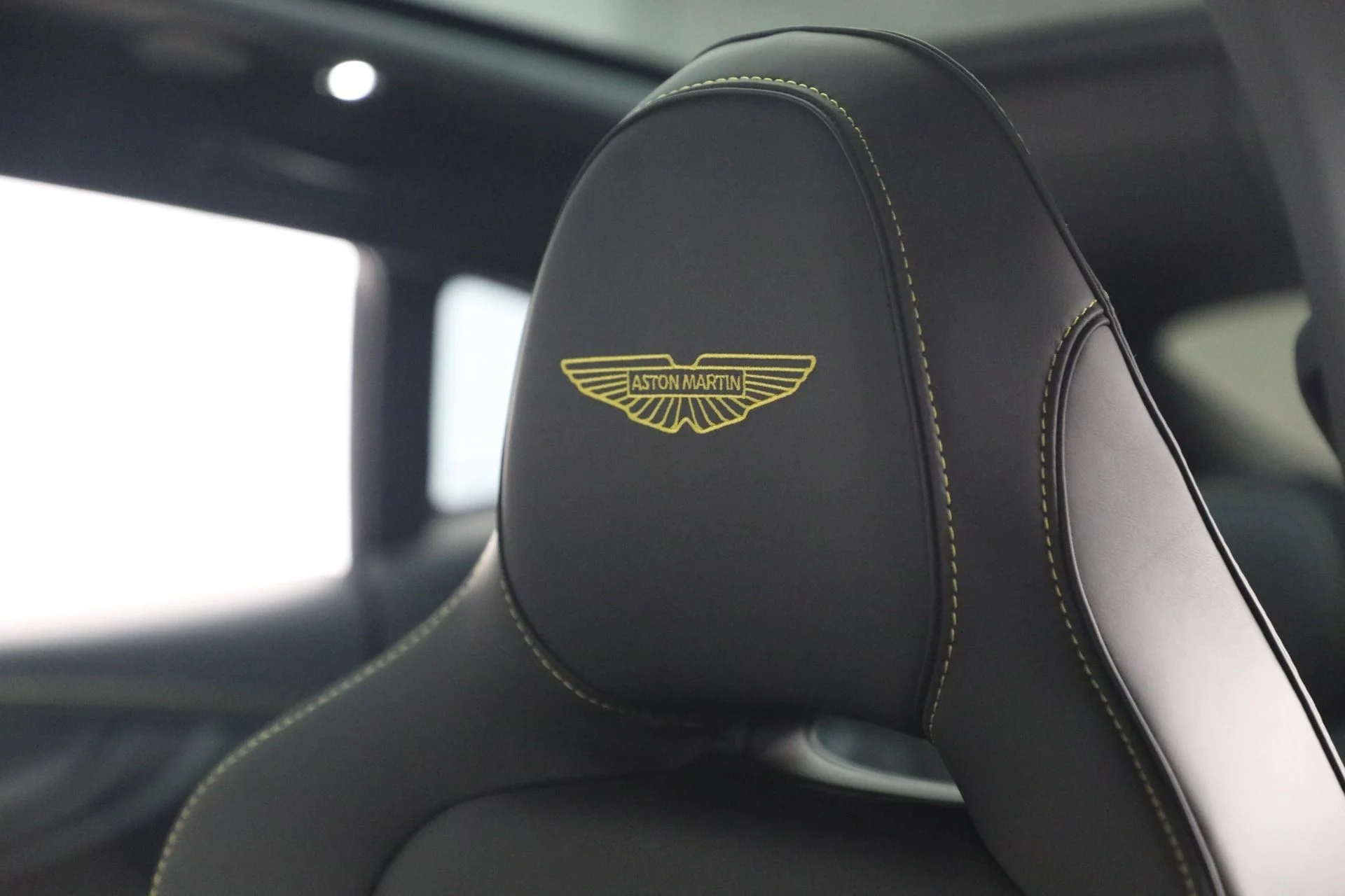 mph015_4186920274_Used_2025_Aston_Martin_DBX_707_707_13c05b944e