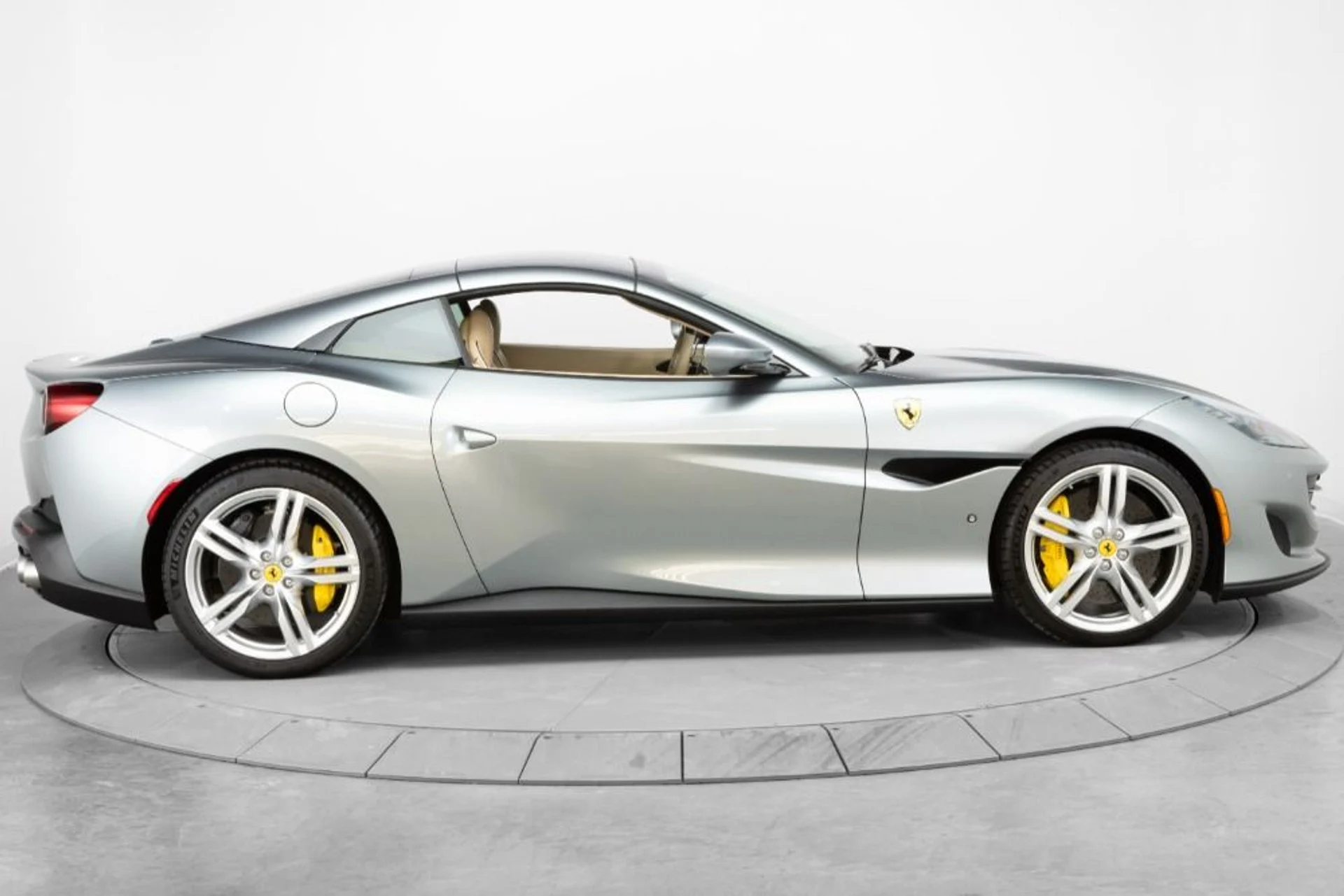 mph015_4190471941_Used_2019_Ferrari_Portofino_ecaca72605