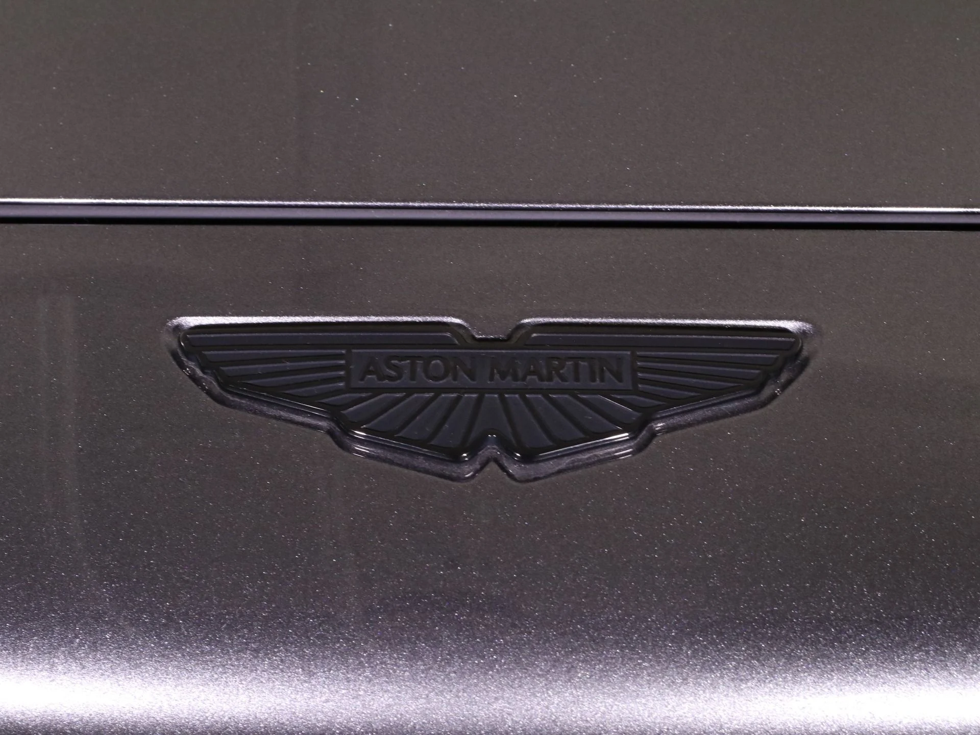 mph015_4196069717_New_2025_Aston_Martin_DBX_707_1742253294_2390ba8d7e