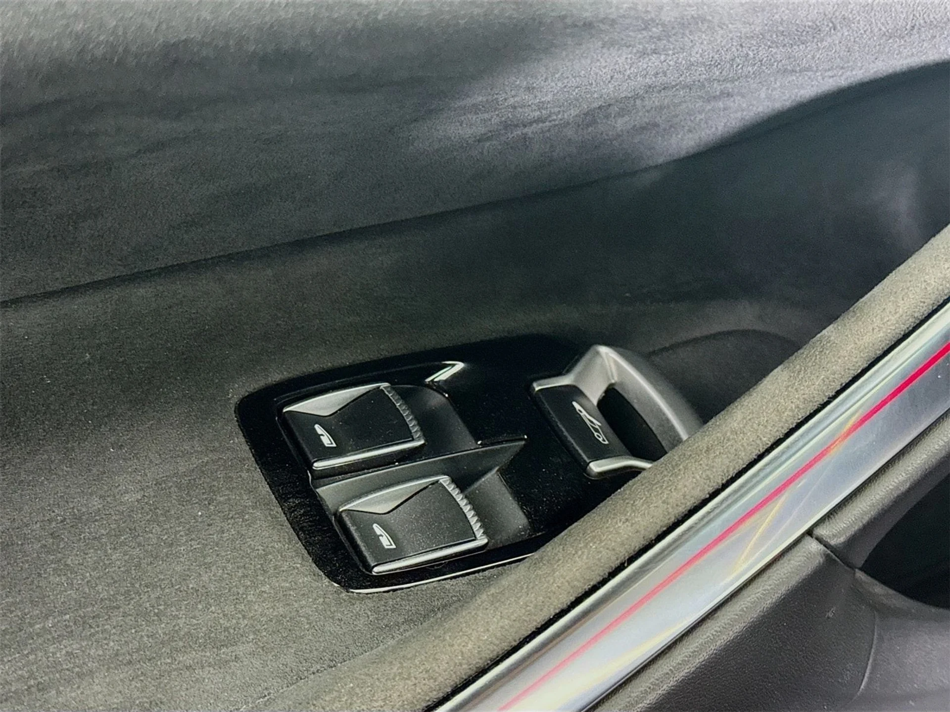 mph015_4200932890_6c16a72988eab84d15df0f1dd7eee46bx_0a64bab58b