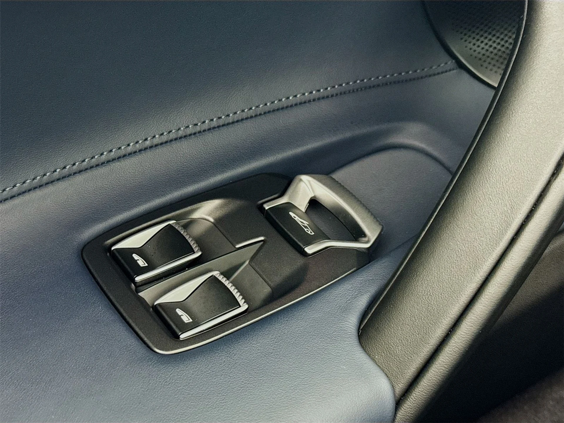 mph015_4201376401_cfce9edeed26f6480307095012f00dc0x_2b4383204c