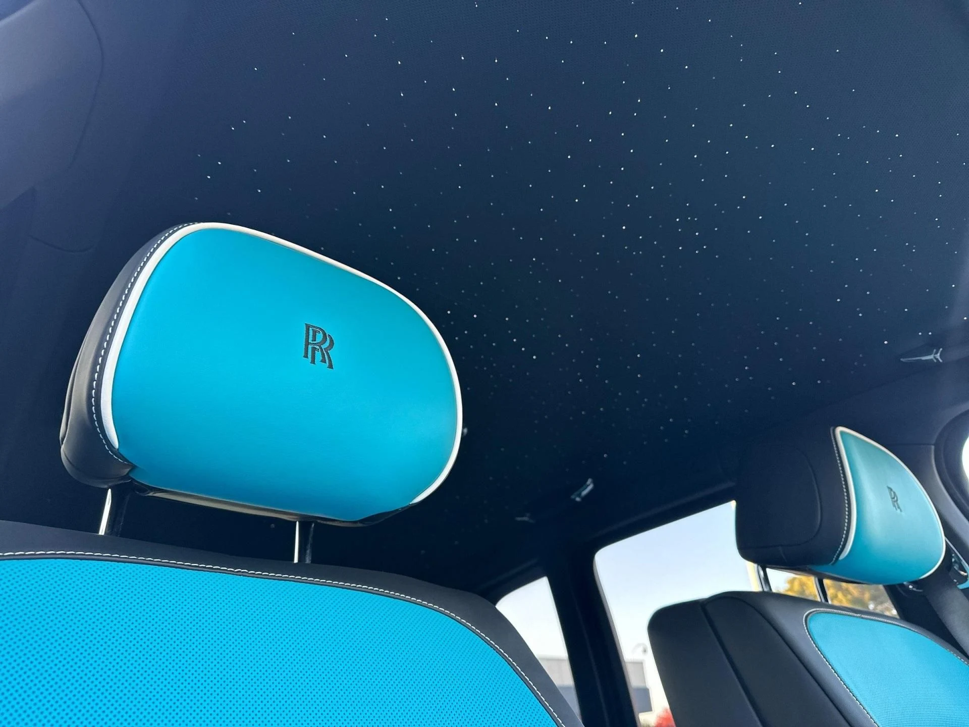 mph015_4205726104_New_2026_Rolls_Royce_Black_Badge_Cullinan_1765013309_4a8cdf9a9a